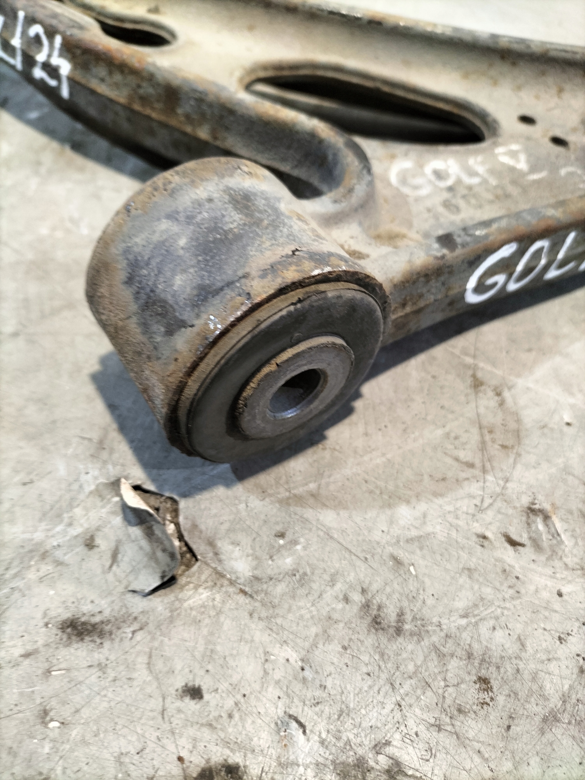 arm front right VW GOLF plus V 04-13 2.0TDI