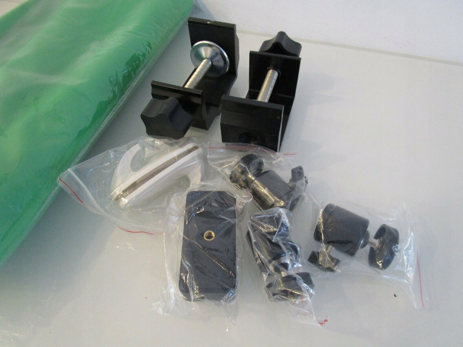 HAKUTATZ 2x lampa LED + stojak na mikrofon + osłona Pop + tło Do stramingu Producent Inna