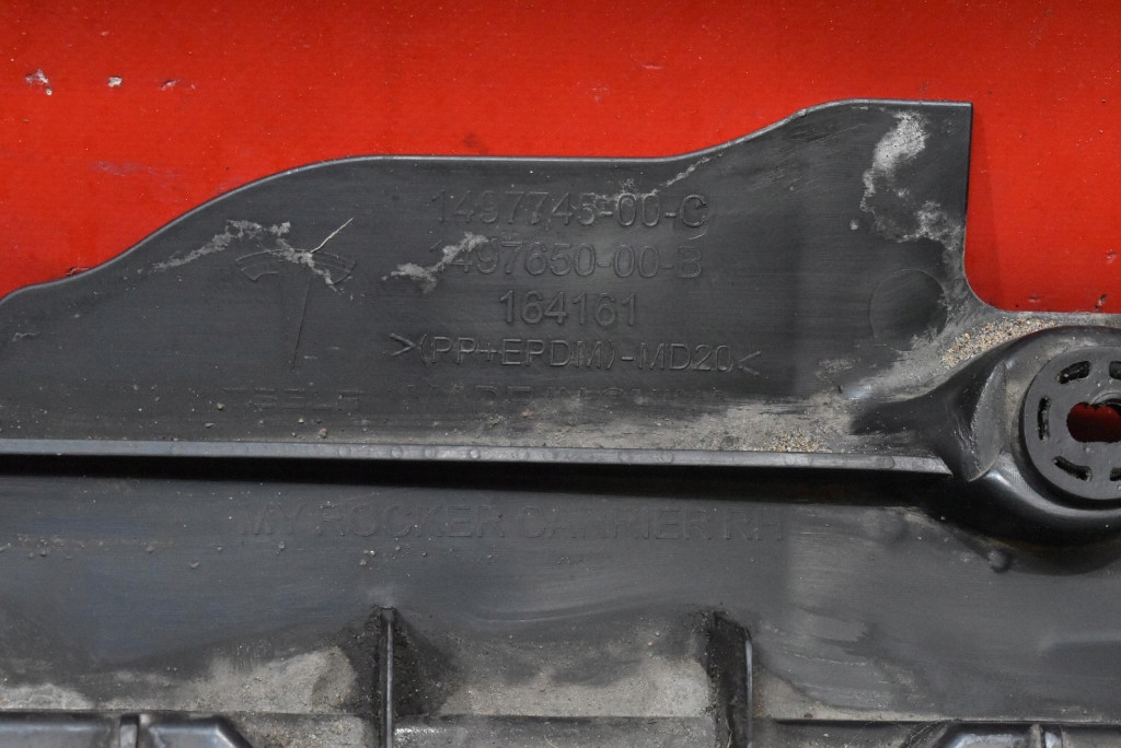 cap threshold right black 1497745-00-C TESLA MODEL Y 20