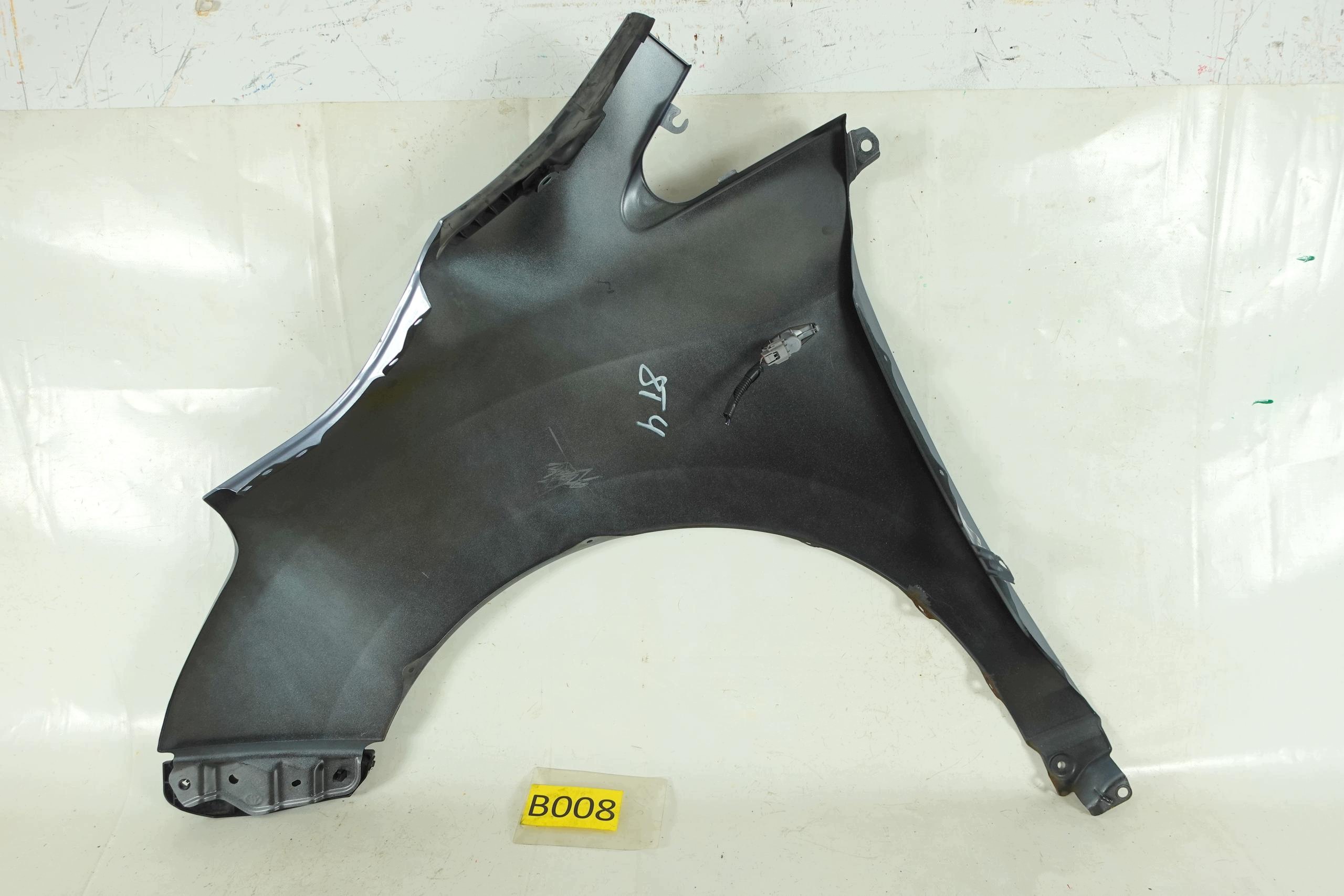 fender right front front TOYOTA VERSO 09-13 8T4 2009-2013