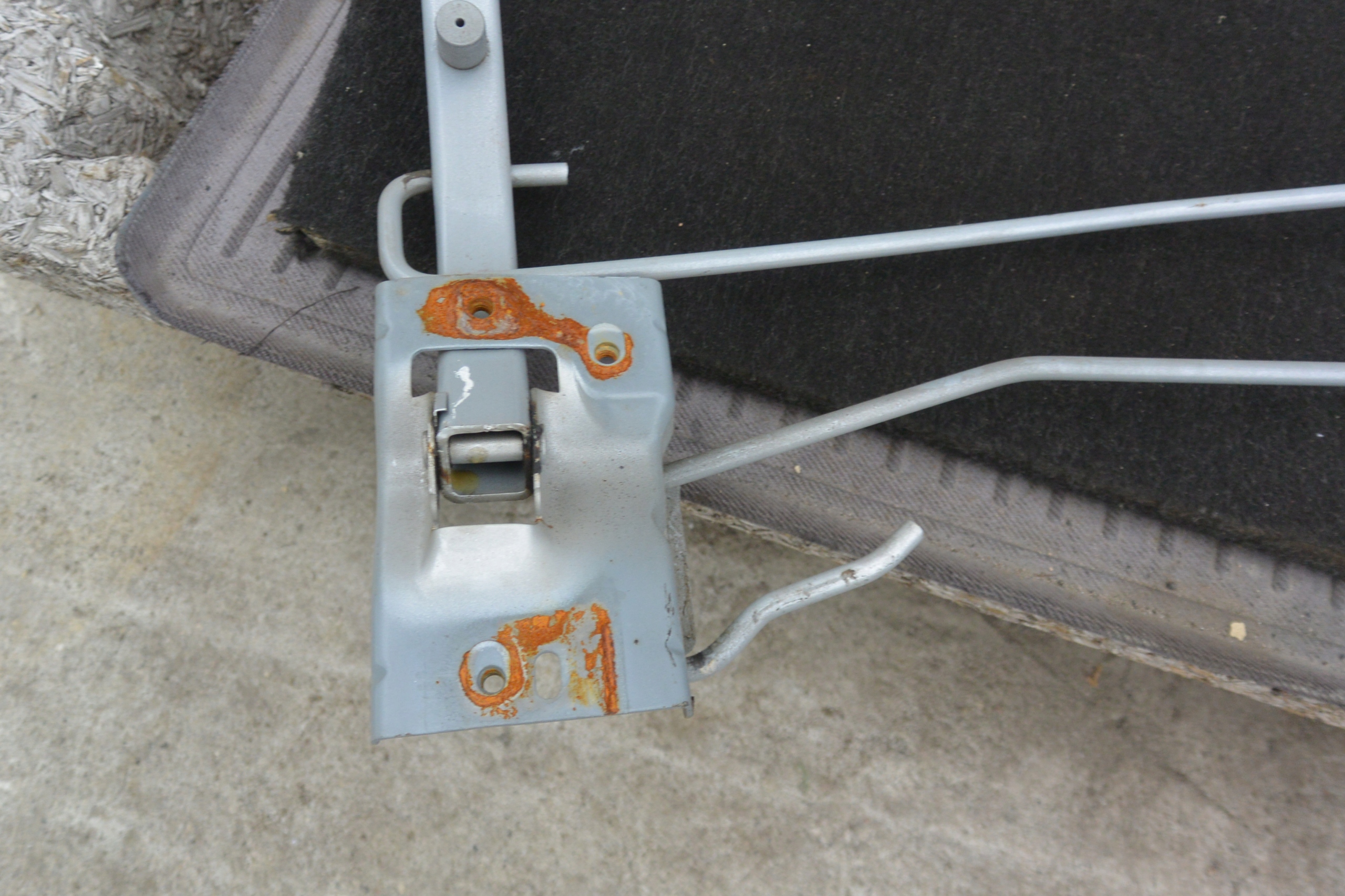 NISSAN MAXIMA A33 QX hinges bonnet damper