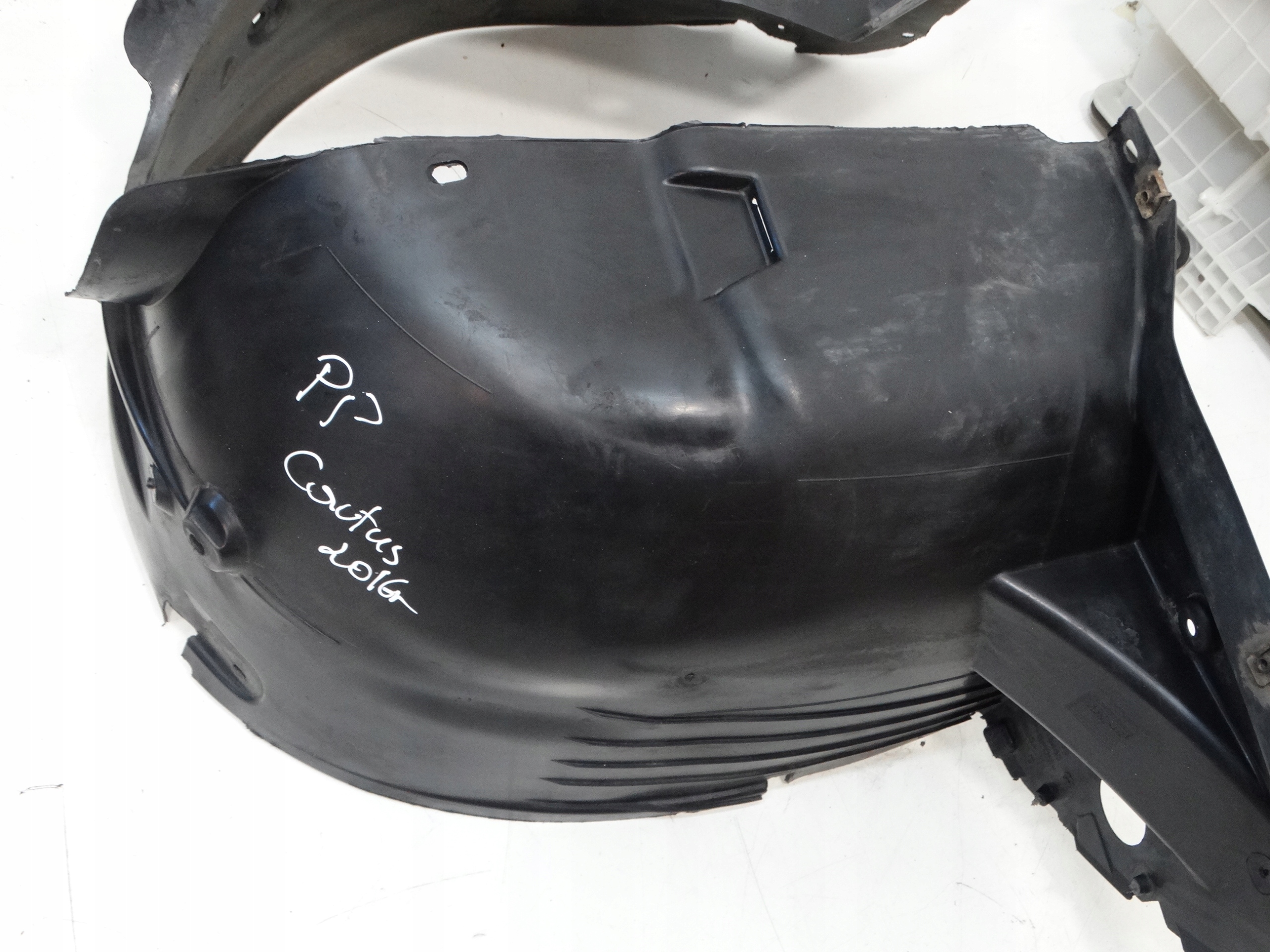 mudguard front right front CITROEN C4 CACTUS 2016R. 9801609380