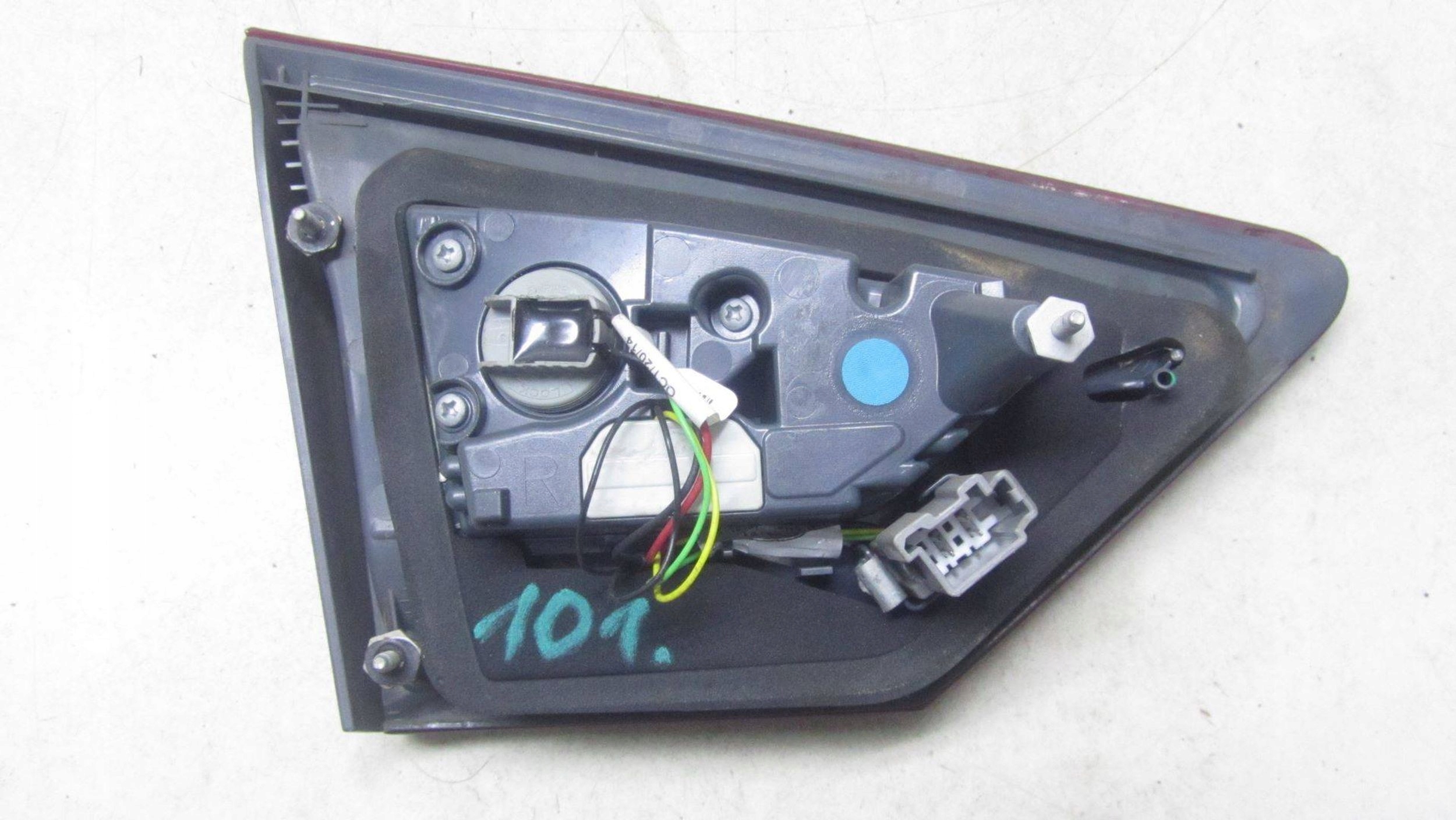 FORD MONDEO MK5 HB LAMPA W KLAPE PRAWA LED DS73-13A602-KD Producent części Ford OE