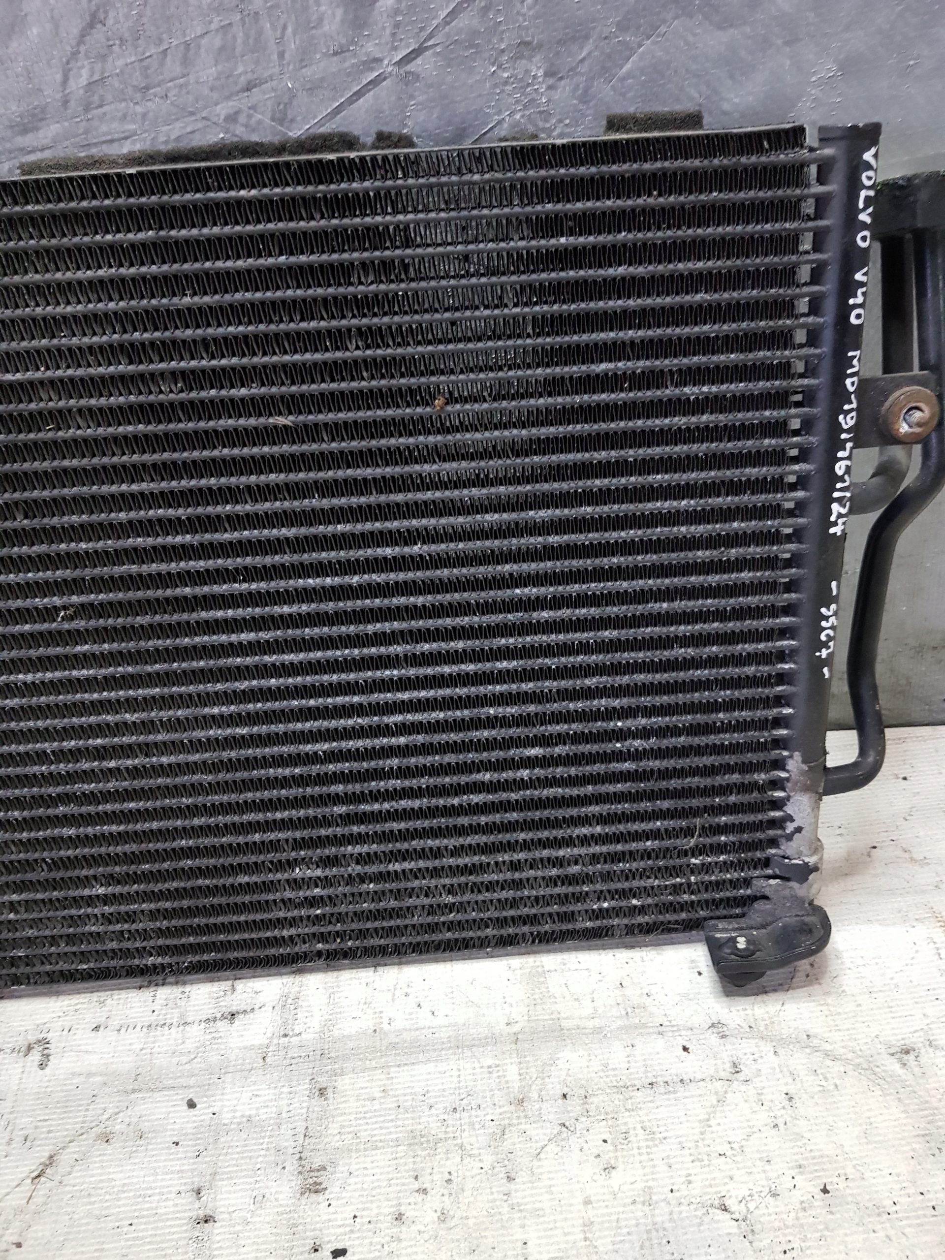 Volvo V40 OE CAB311B080 Radiateur climatisation