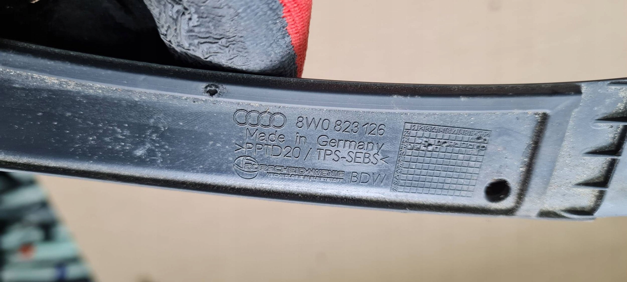 A4 B9 8W S4 gasket cap bonnets right right front 8W0823126