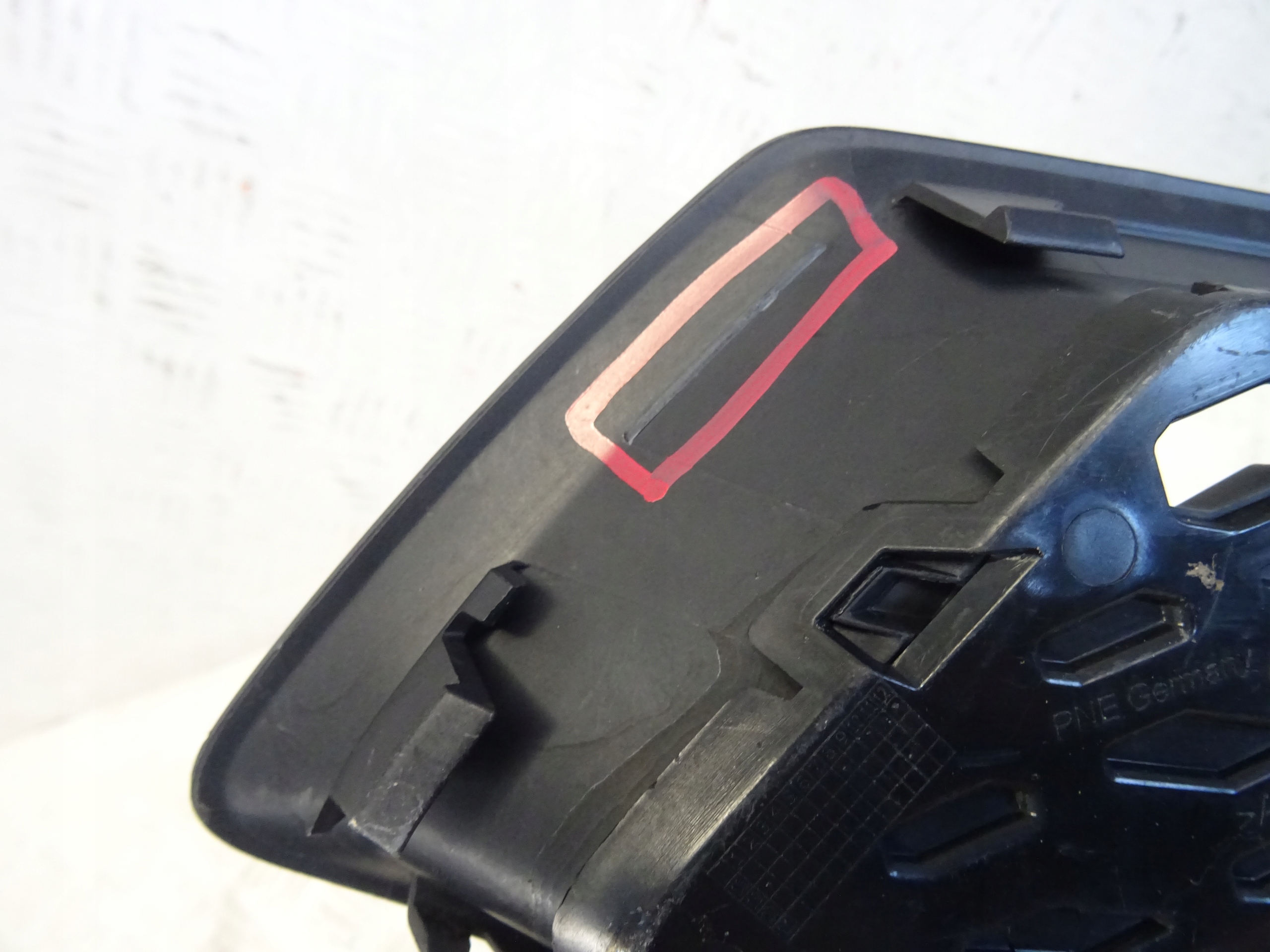grid of a bumper front front right AUDI A4 B9 LIFT S-LINE 8W0807682