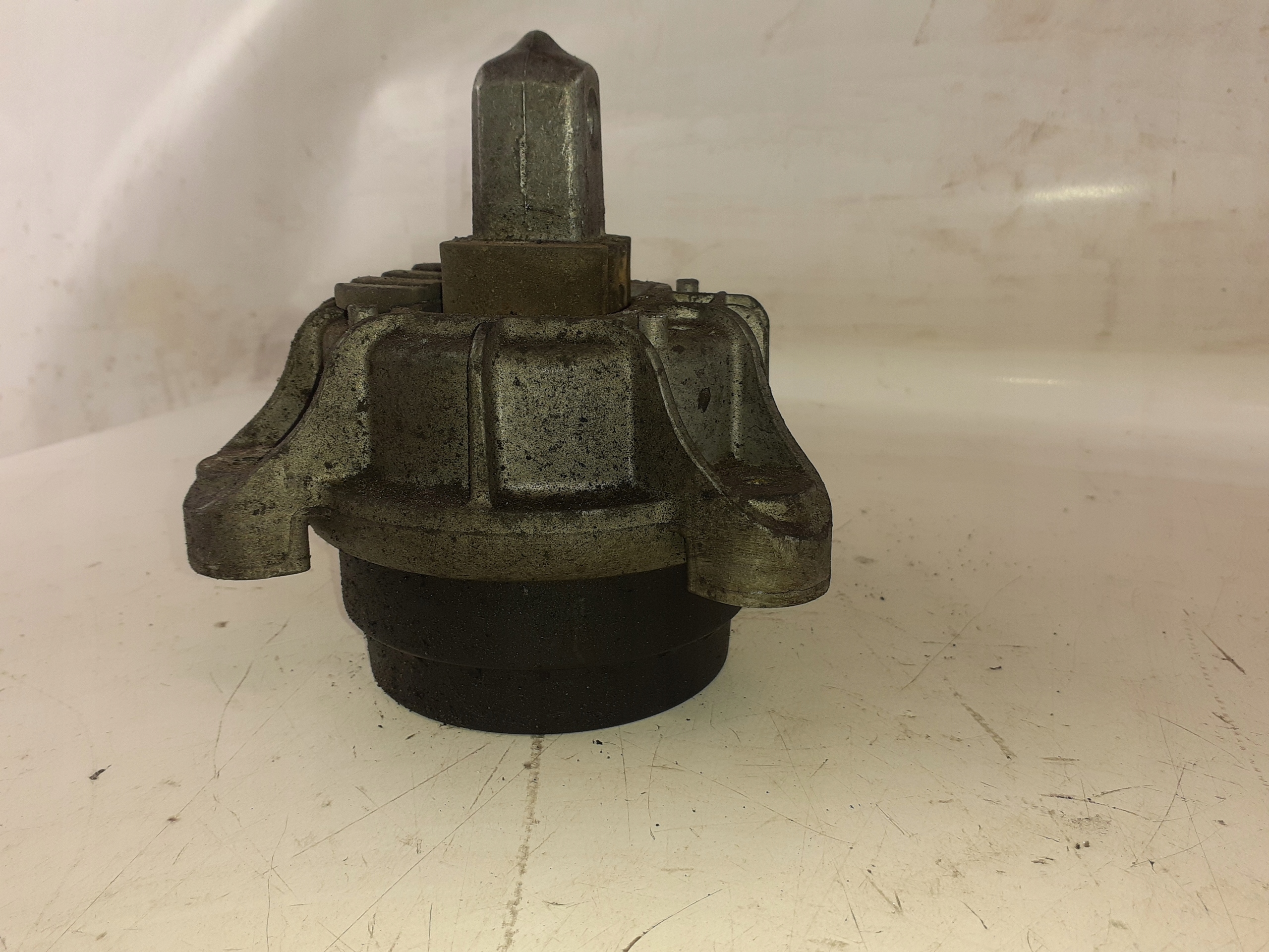engine mount BMW F11 2.0D
