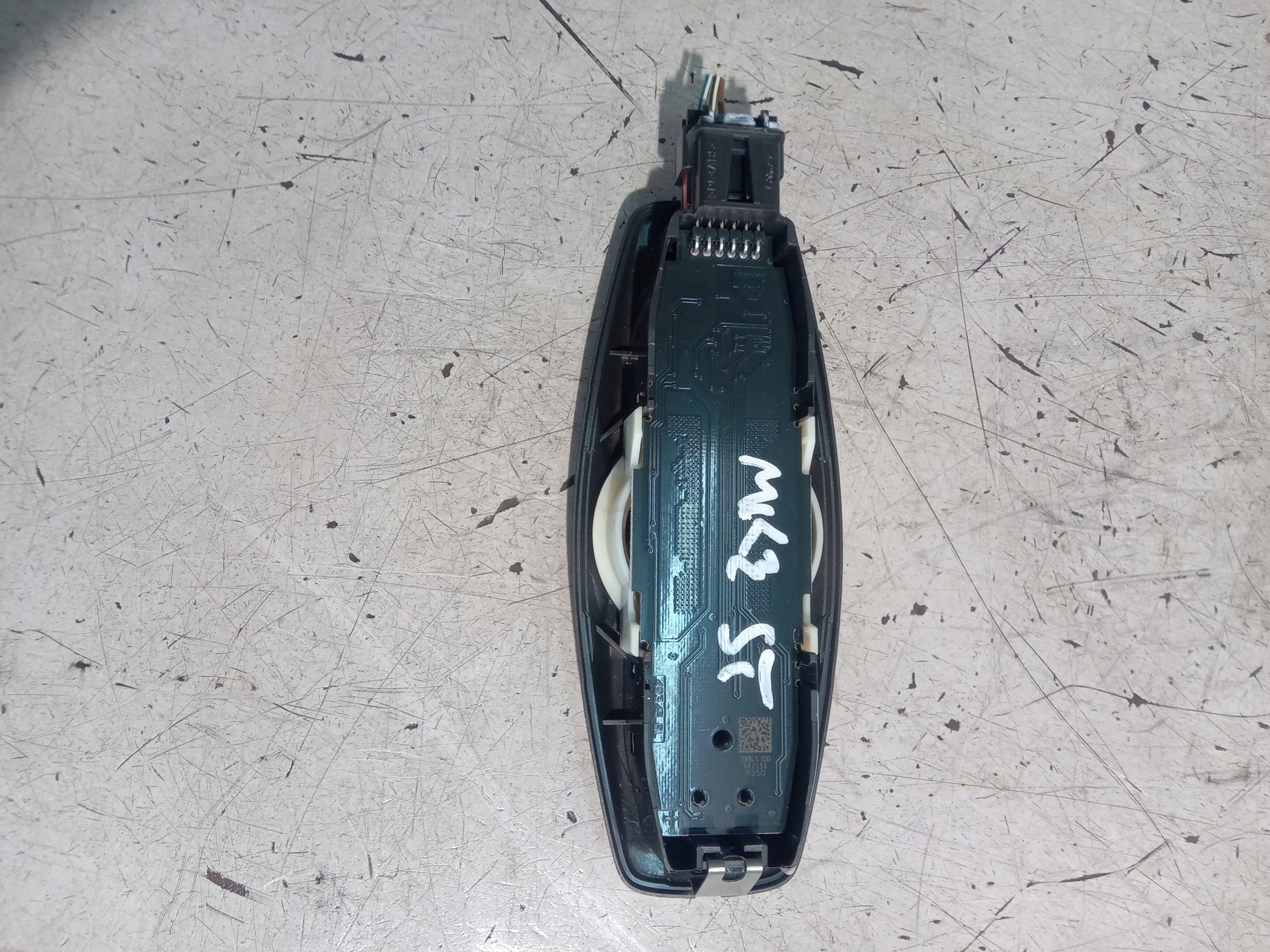 AM51-13K767-BF - FORD FOCUS MK3 ST ЛАМПА ОСВЕЩЕНИЯ САЛОНА