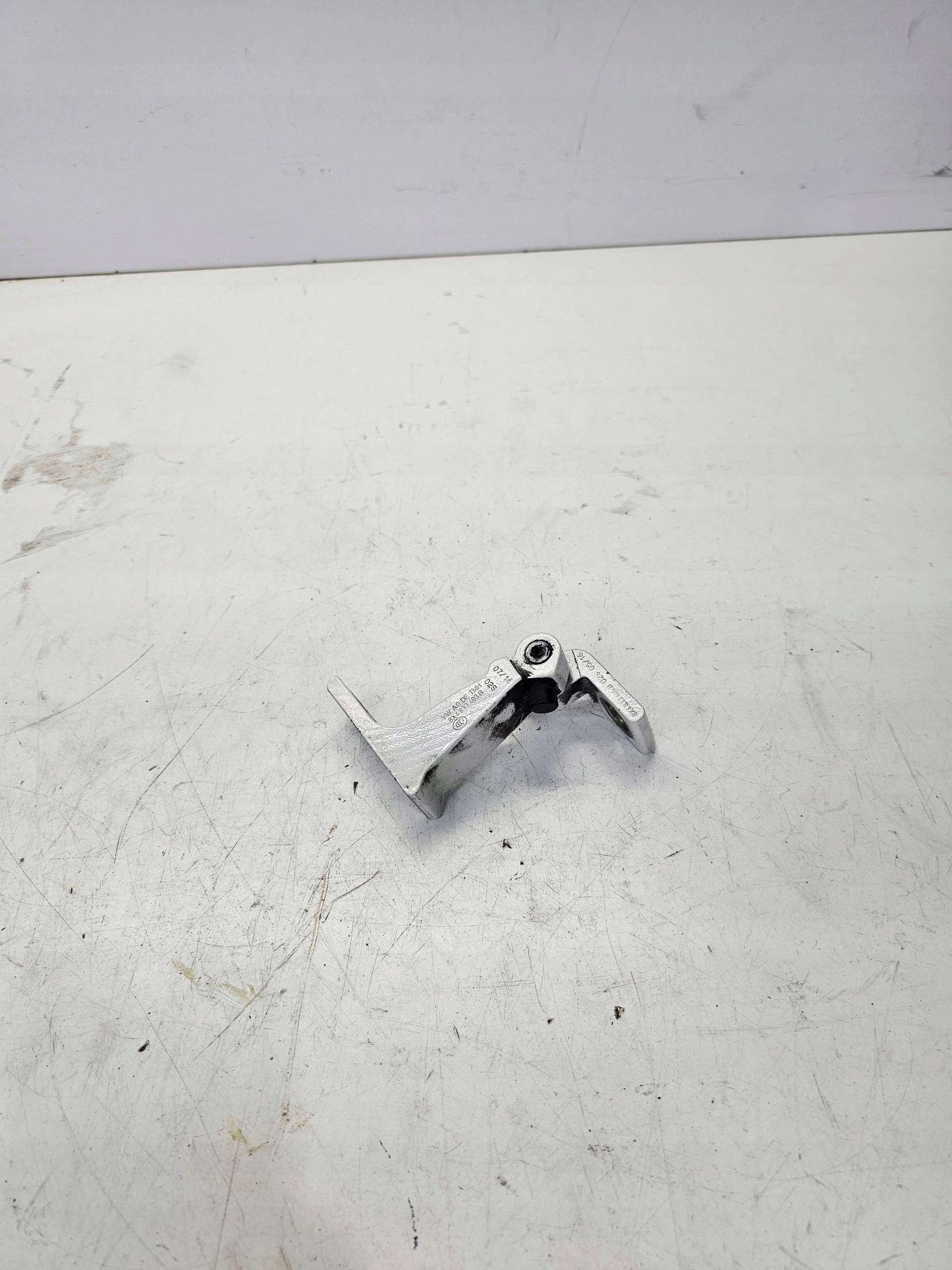 hinge door left AUDI A1 8X4 8X4833403B