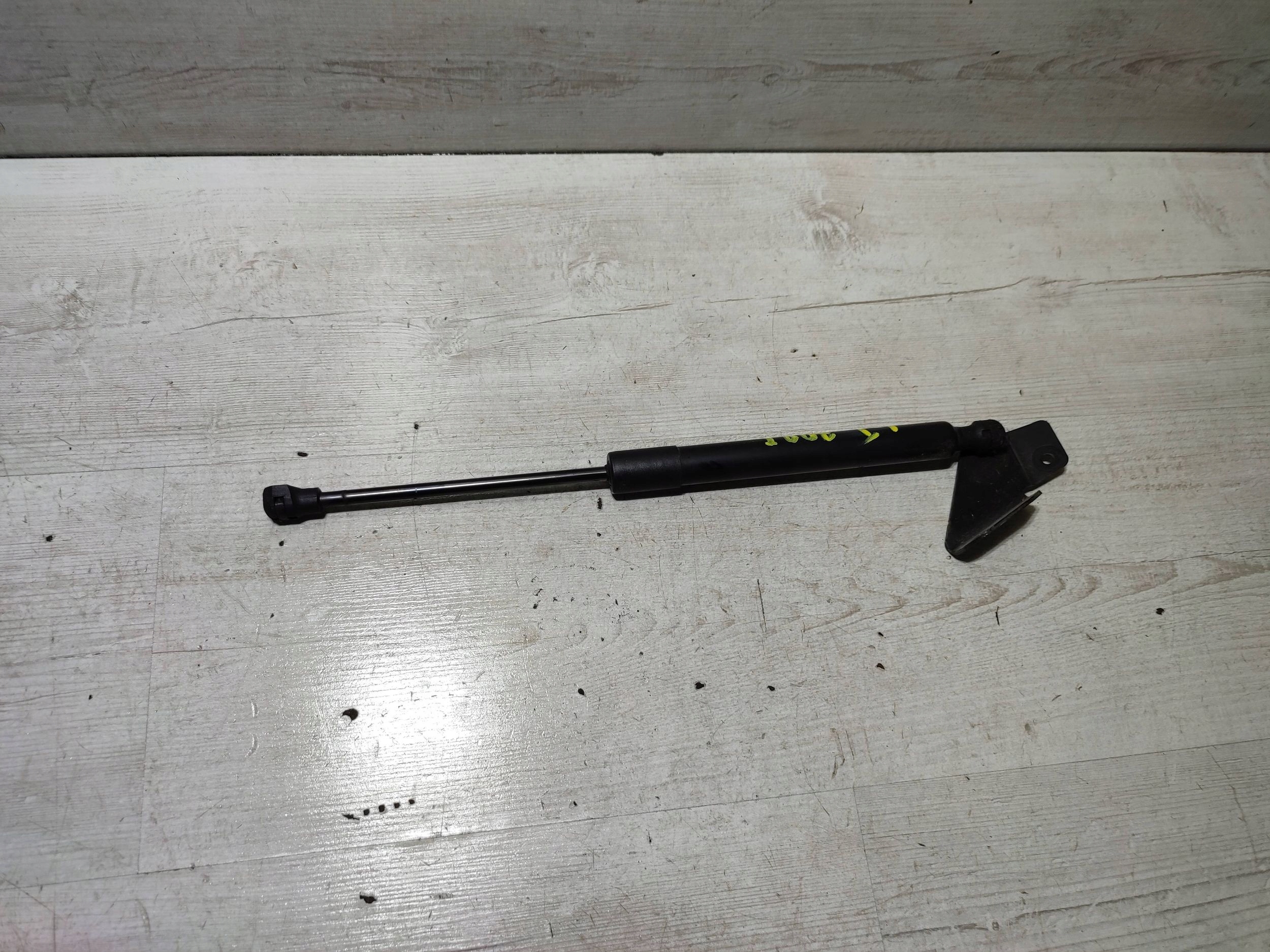 Peugeot 2008 and 2018 rear part side left damper