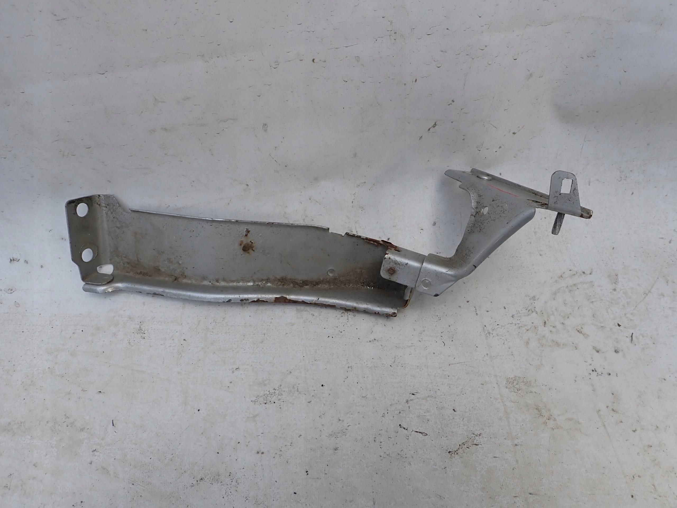 AUDI A4 8K B8 Console Support plaque Aile Droit Avant 8K0821136