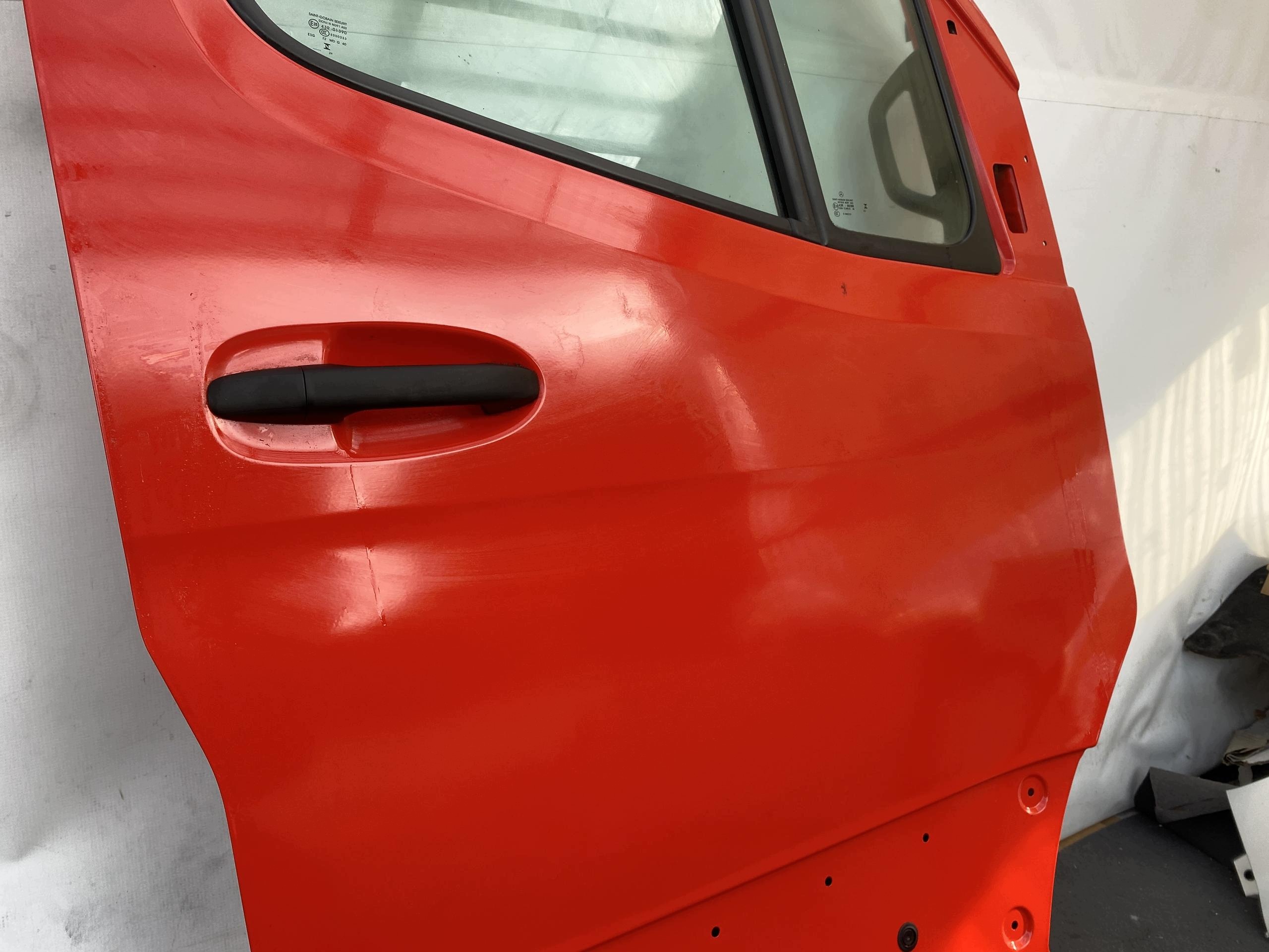 SPRINTER 907 910 17- dveře přední pravé červeně ORYGINALNE pravý předek