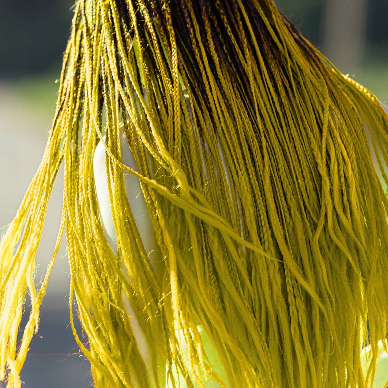 WŁOSY SYNTETYCZNE DO WARKOCZYKÓW KOLOROWE WARKOCZYKI PASMA DOCZEPY 130CM Kod producenta DOCZEPIANE KOLOROWE WŁOSY WARKOCZ DOCZEPIANY