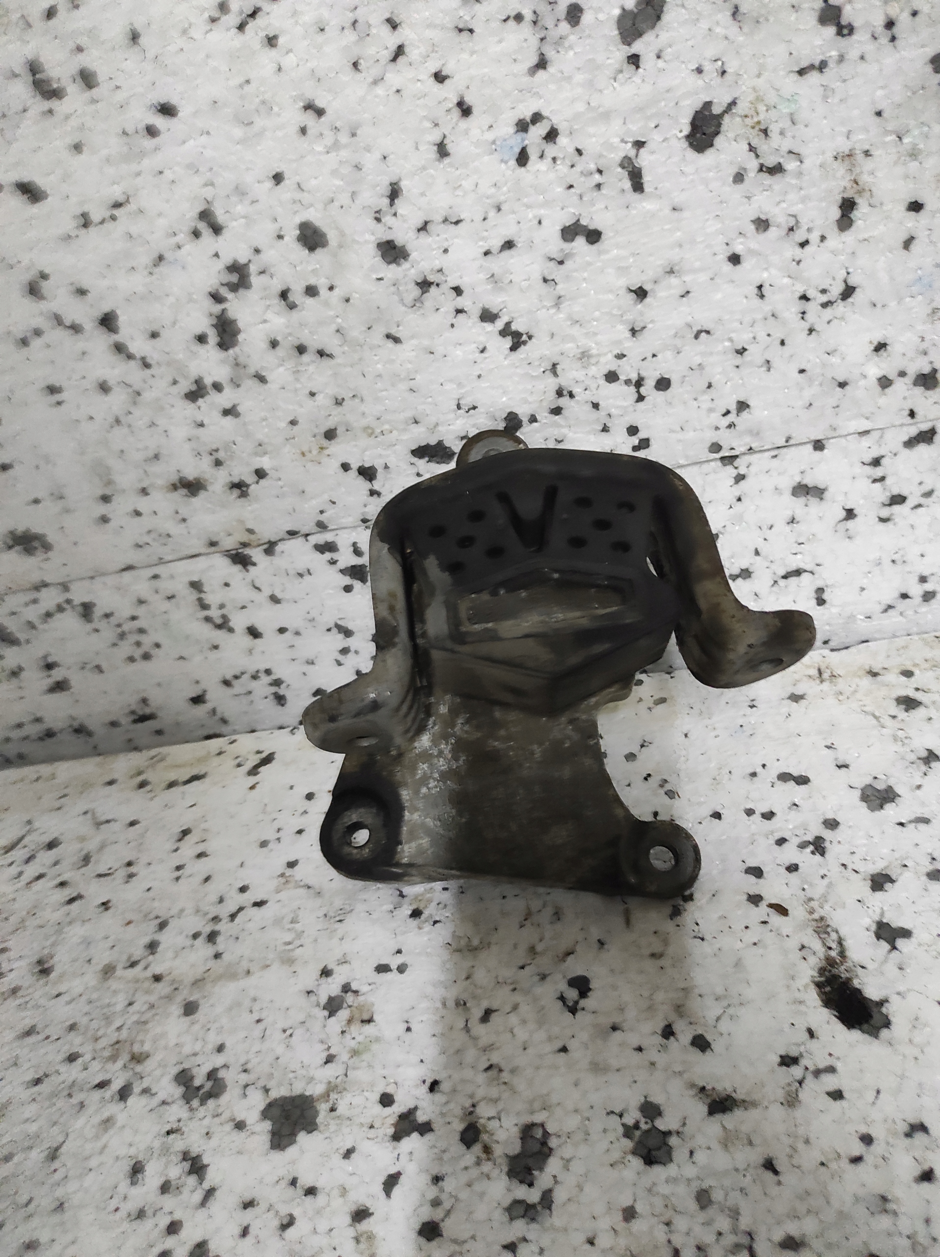 volkswagen engine mount 710,399 151