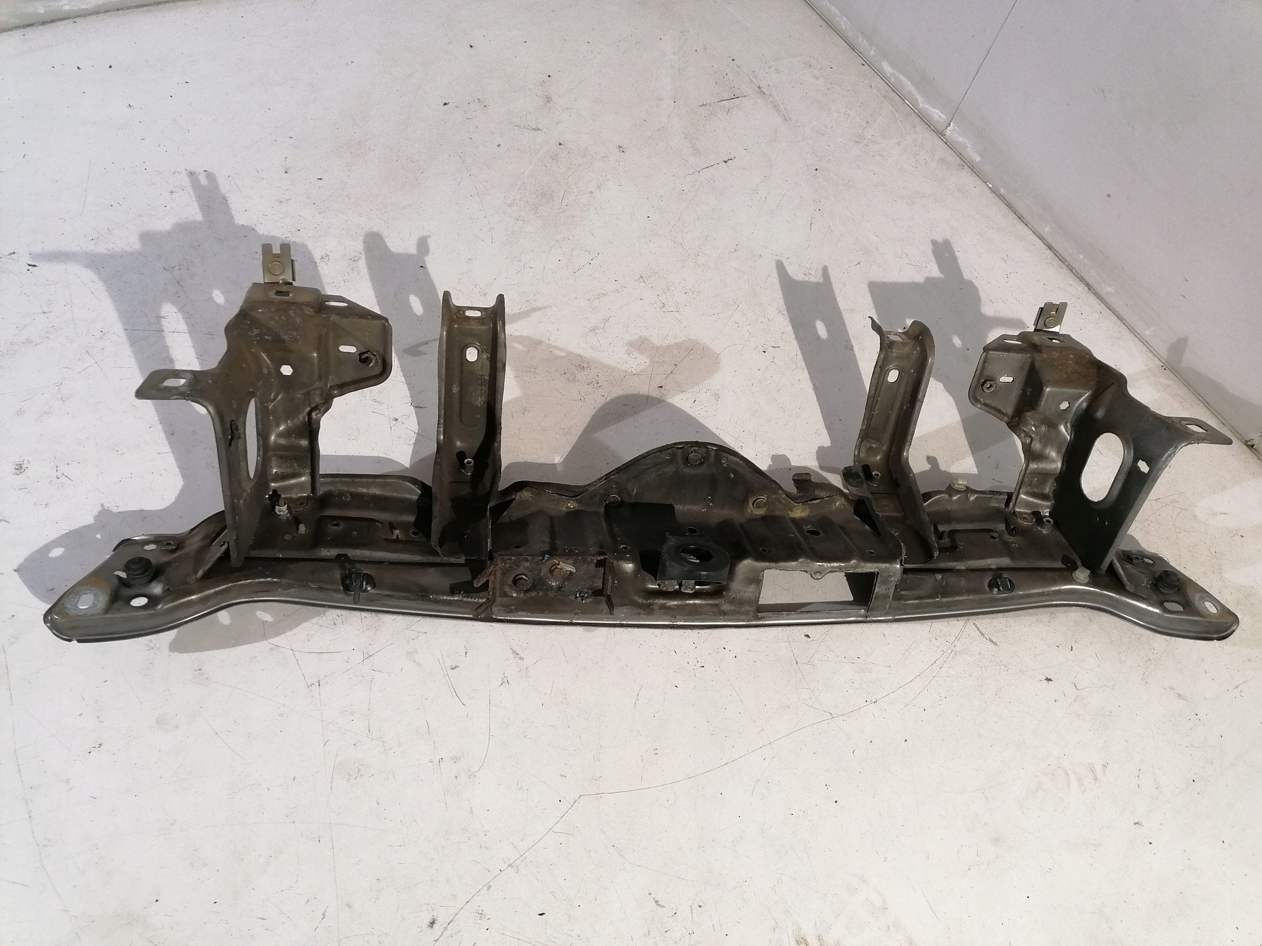 Alfa Romeo 147 lift bar, wall front