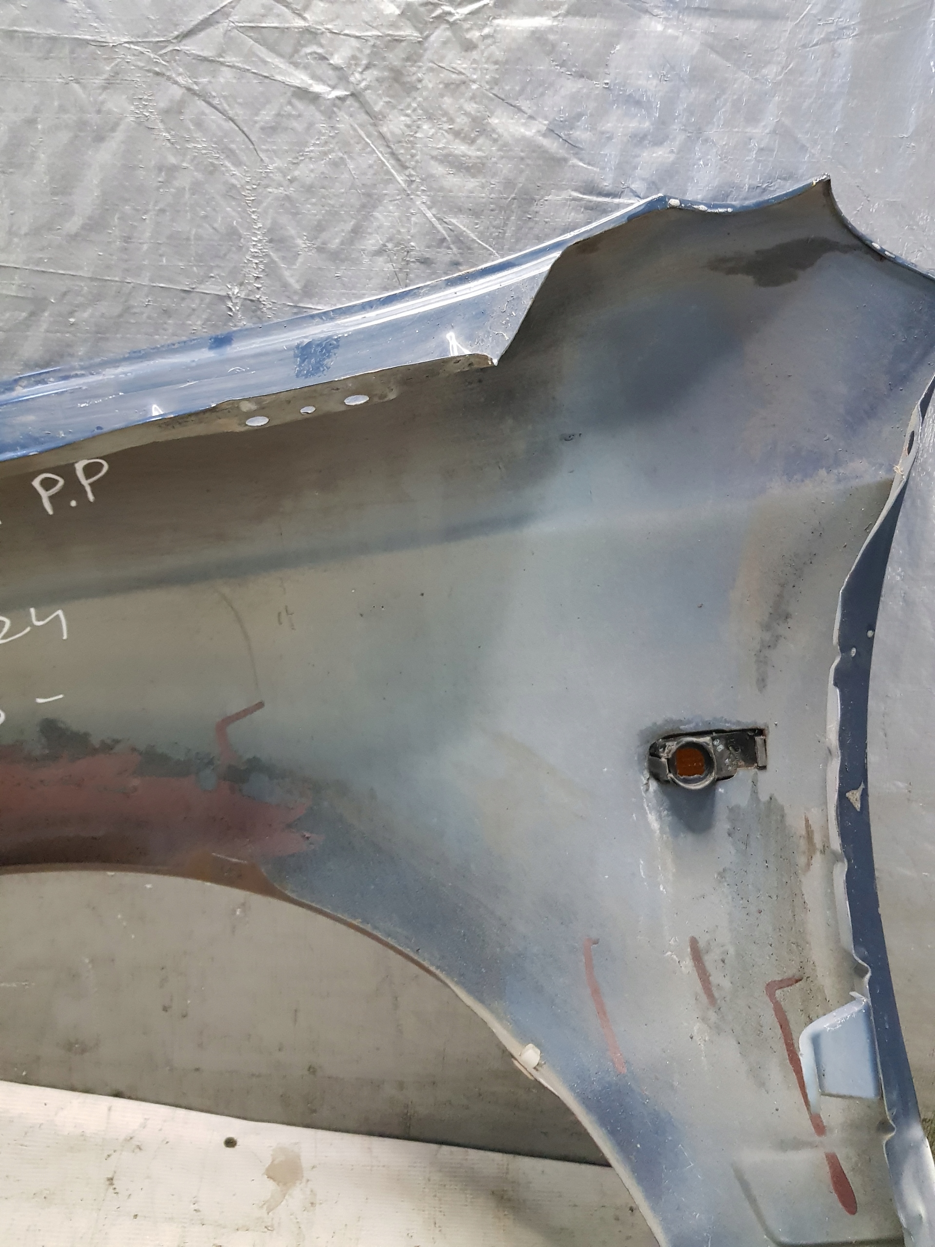 fender TOYOTA CARINA right front graphitic