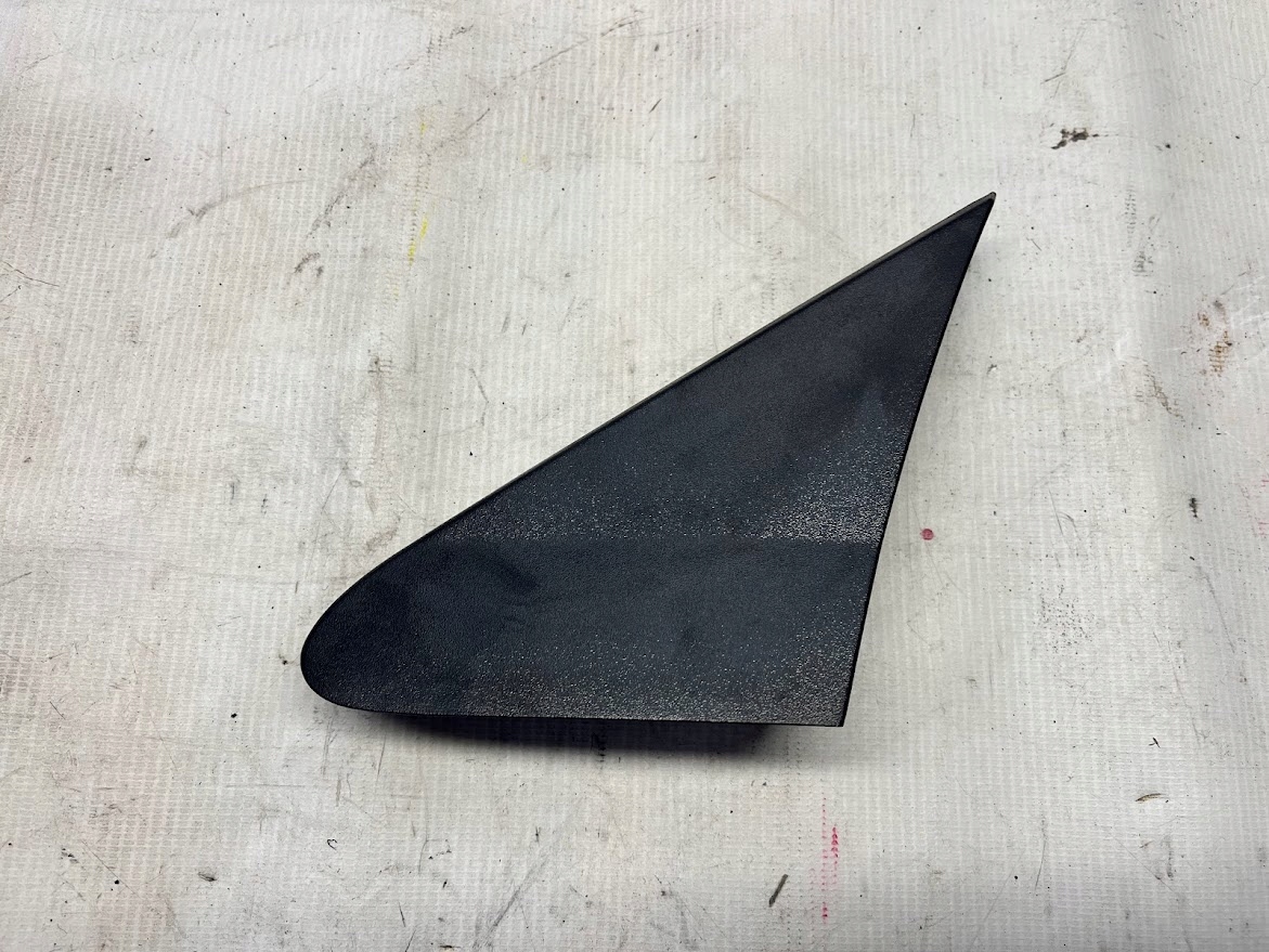 TRÓJKĄT ZAŚLEPKA LUSTERKA BŁOTNIKA LEWA DODGE CALIBER 06-