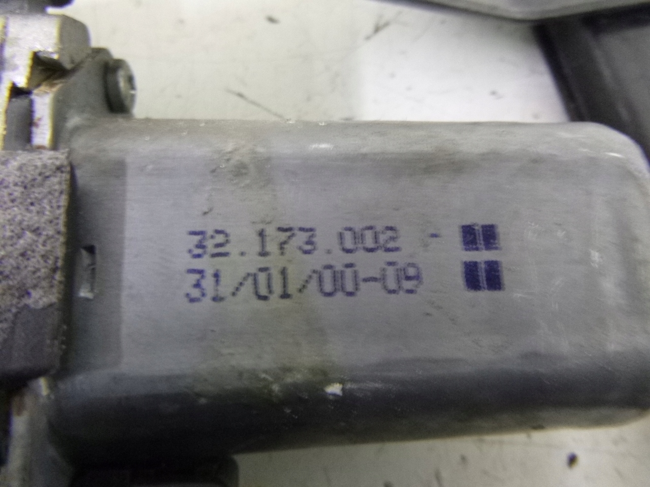 MÉCANISME VITRE AVANT DROITE ALFA ROMEO 145 2000 3D