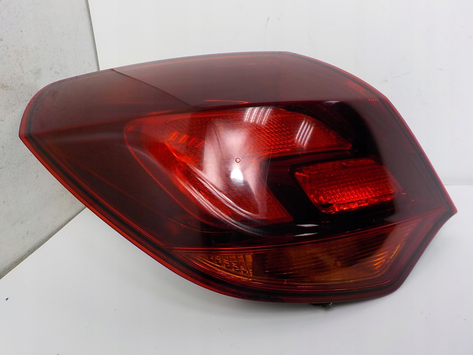 OPEL ASTRA J IV HB light left rear left rear part CIEMNA