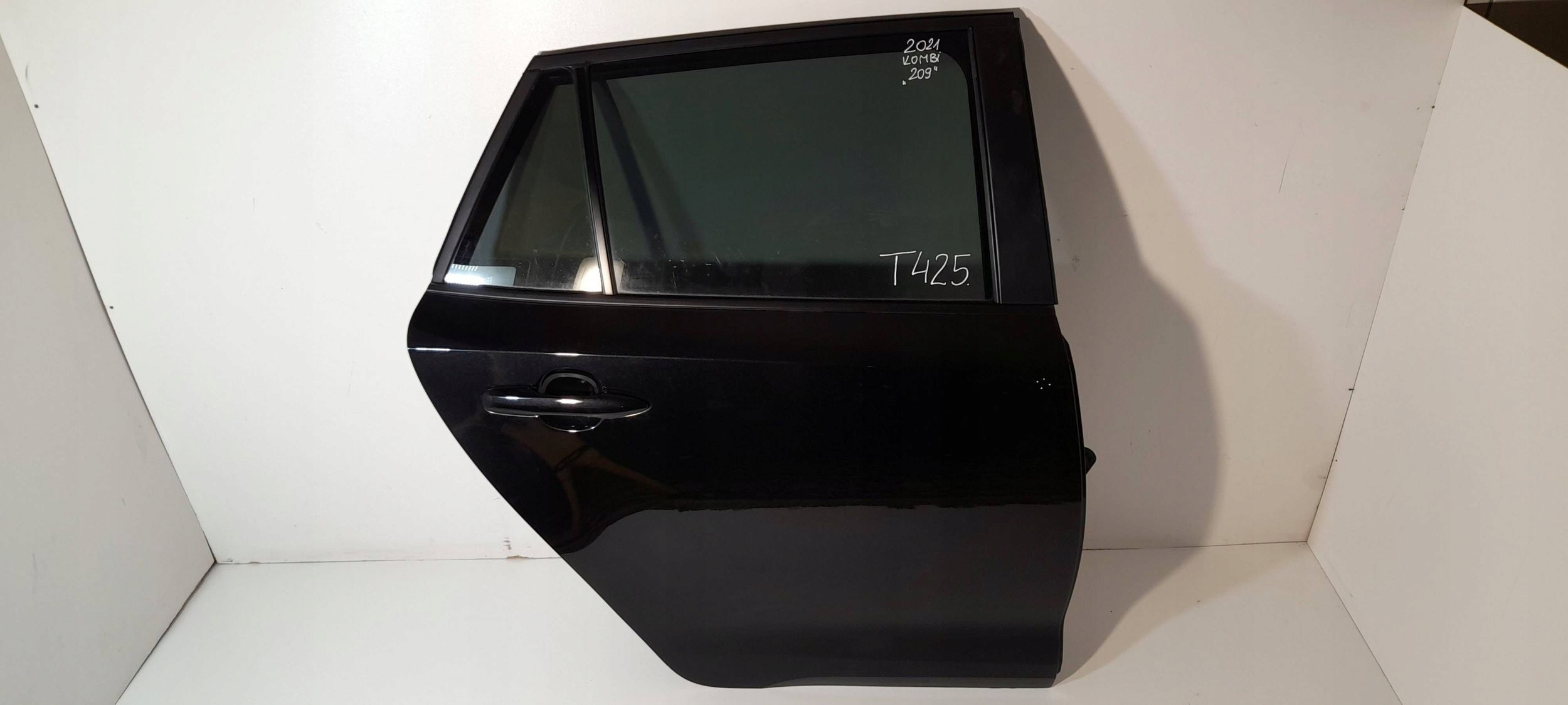 Toyota Corolla E21 Kombi door rear. right 209 (T425)