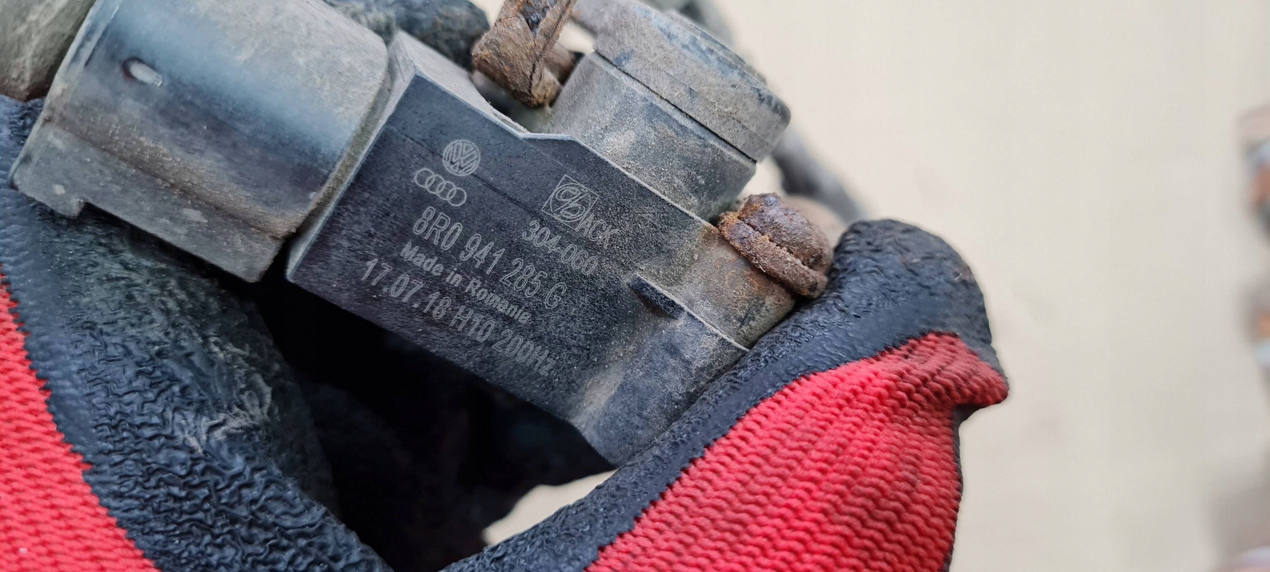 Q5 8R Sensor POZIOMOWANIA lichte links heck 8R0941285G