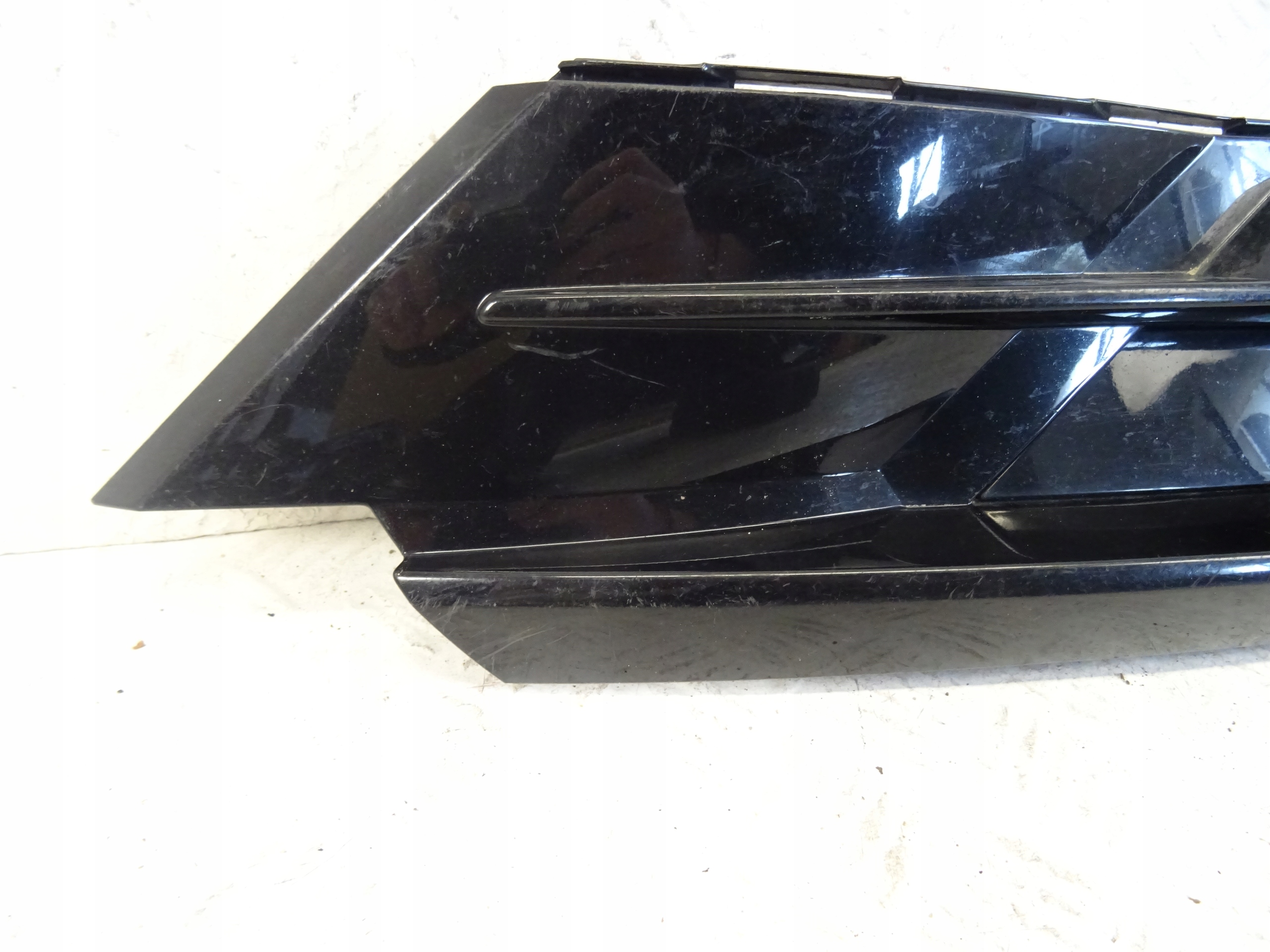 grid of a bumper front front right VW TIGUAN II R-LINE 5NA853666D
