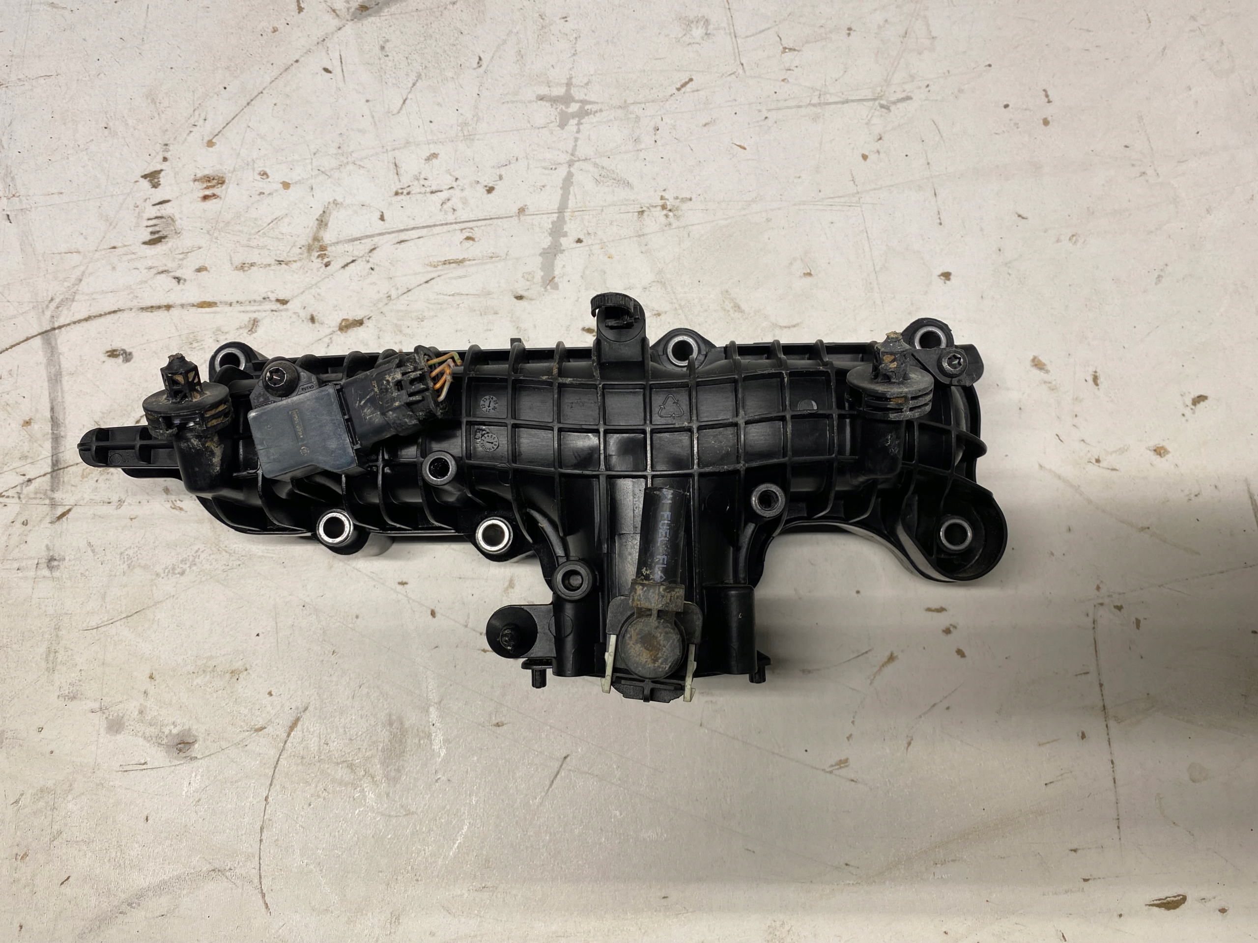 VOLVO XC40 T3 1.5 HYBRYDA intake manifold HYBRID