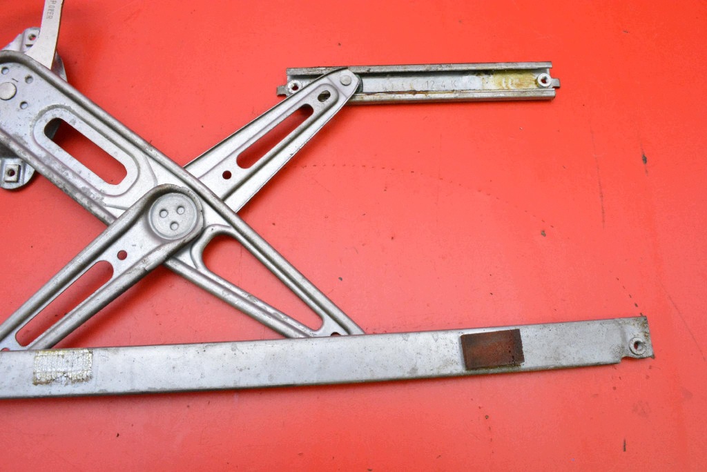 window regulator right front EU 85710-0D100 TOYOTA AURIS 1 and 5D HB 06-09