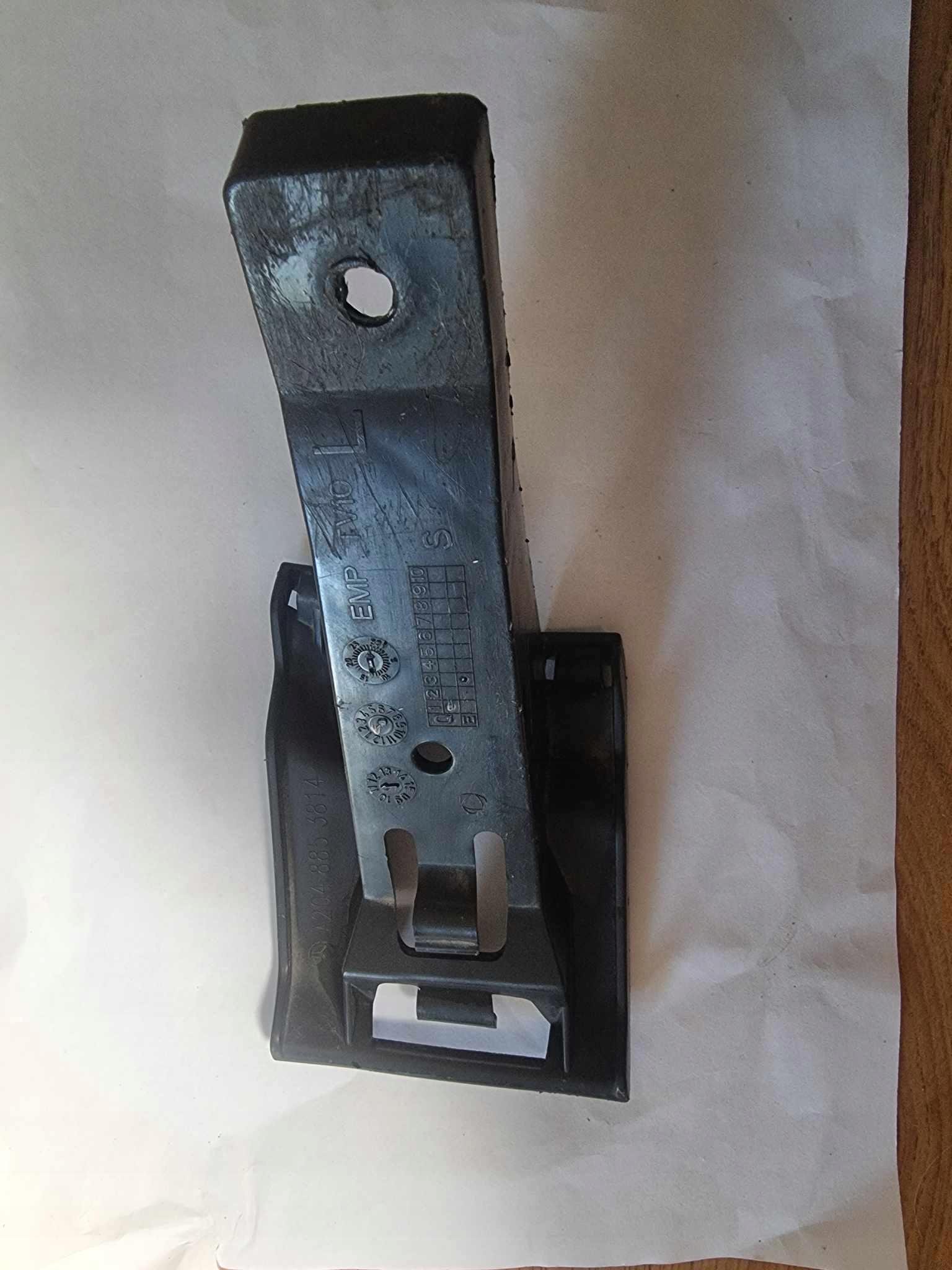 MERCEDES W204 -> bumper bracket left rear part