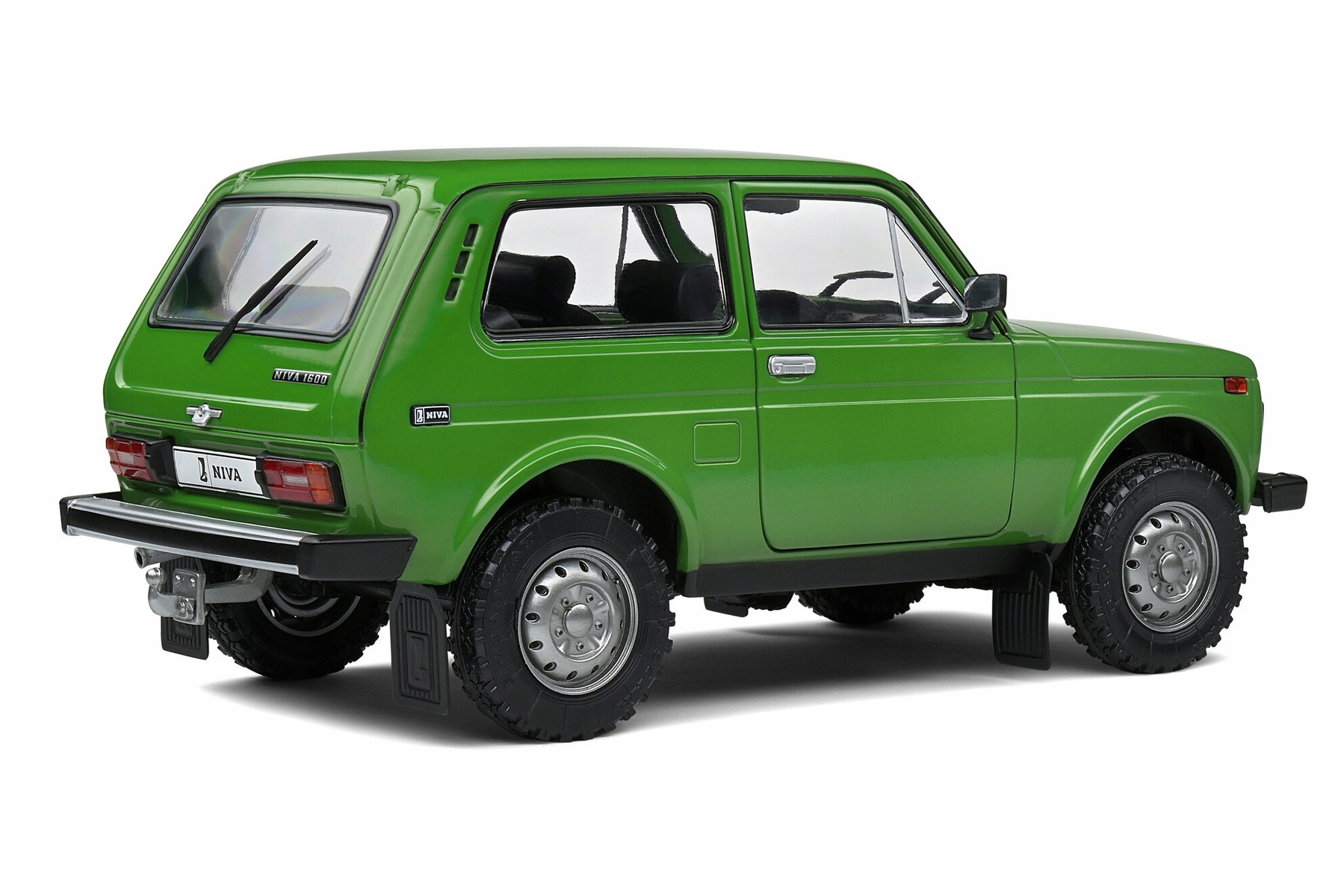Lada Niva Green Solido 1/18 14785442502 