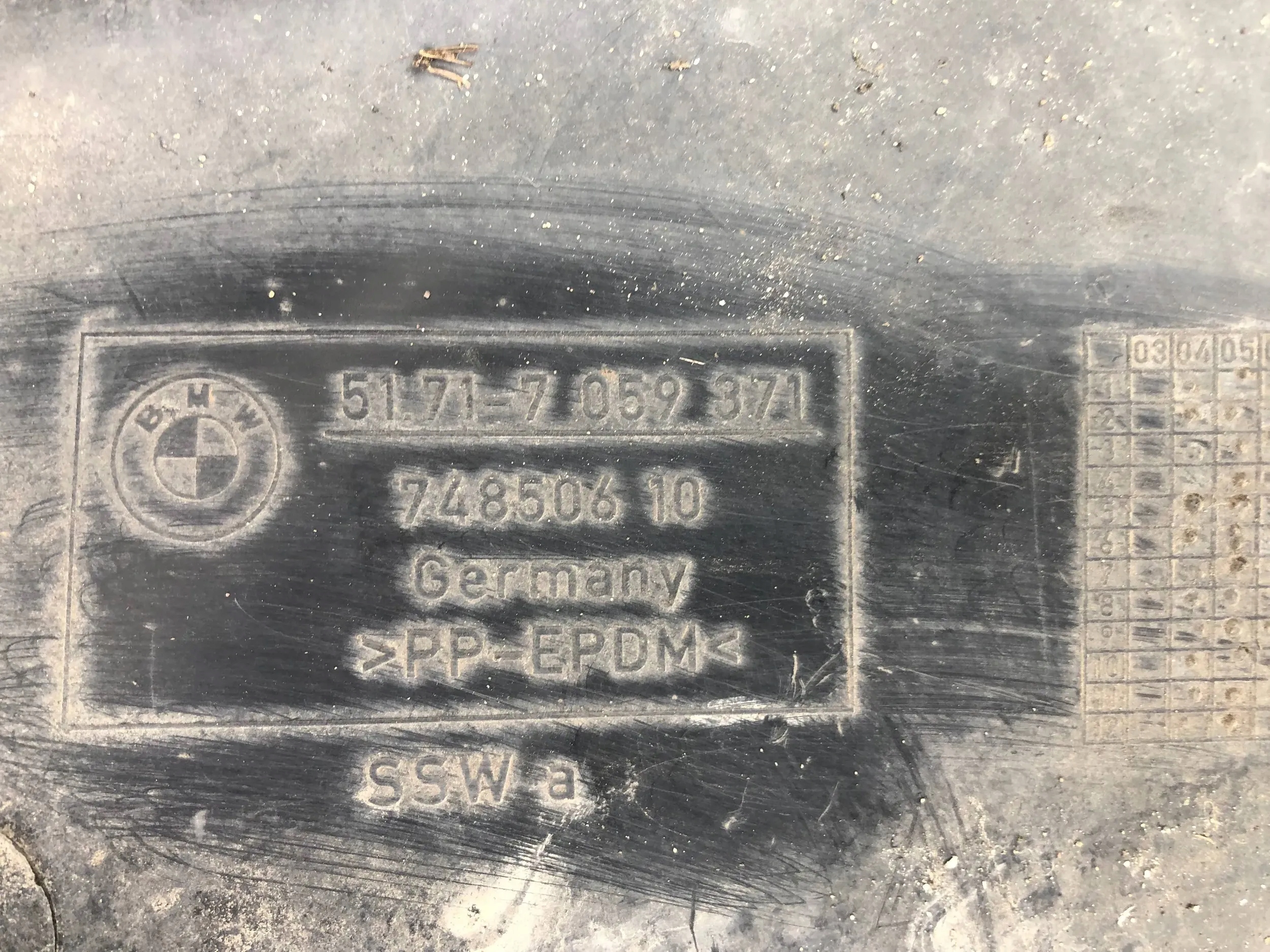 podblatník levý předek díl zadní BMW E87 7059371