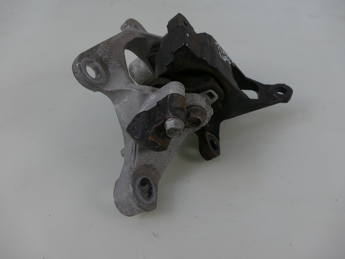 MAZDA 6 III GJ 2.2 D engine mount holder left front left