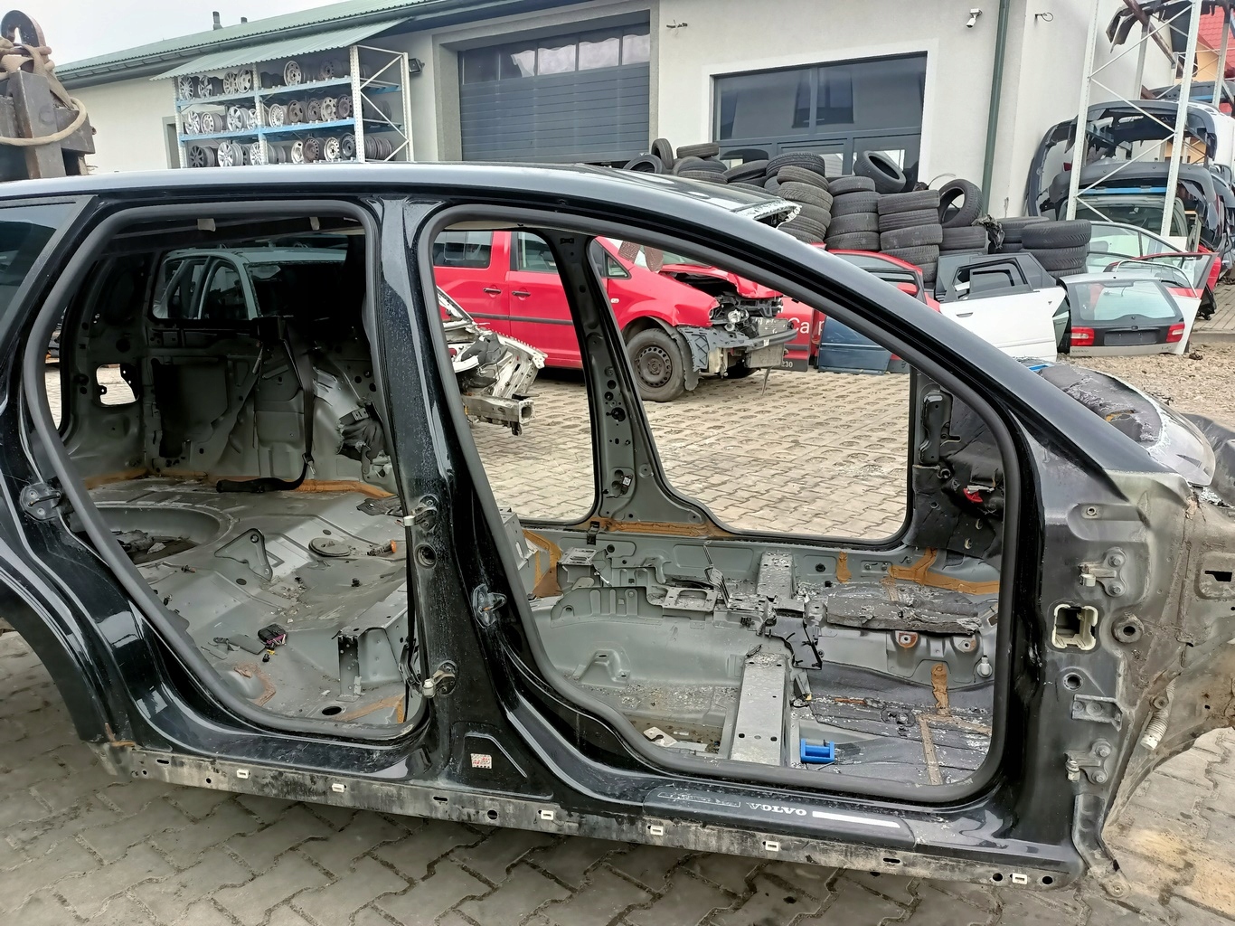 ЧЕТВЕРТЬ ПОРОГ ПРАВЫЙ ПЕРЕД VOLVO V50