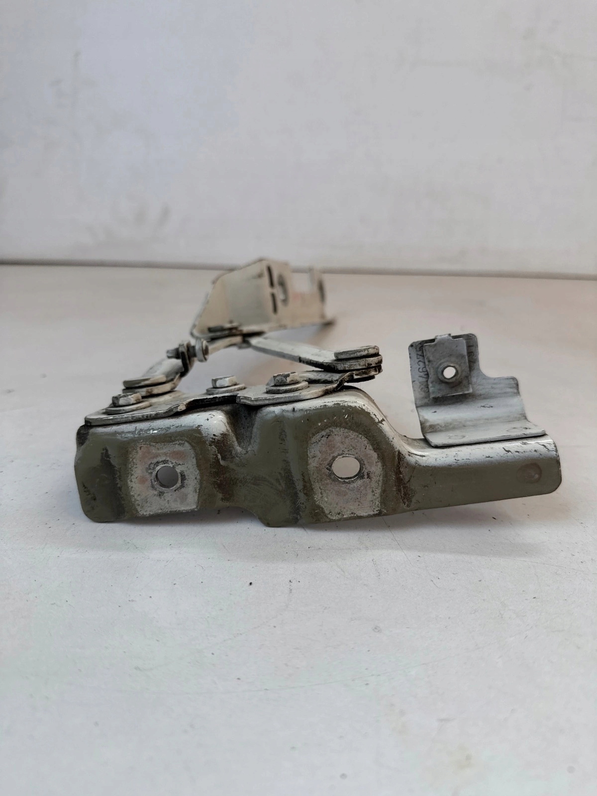 hinge bonnets front front left Opel Astra IV J
