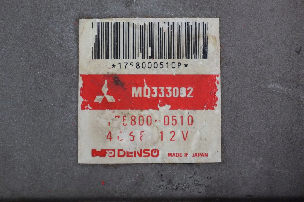 computer control unit of the engine MITSUBISHI GALANT 2.5 V6 MD333002 175800-0510