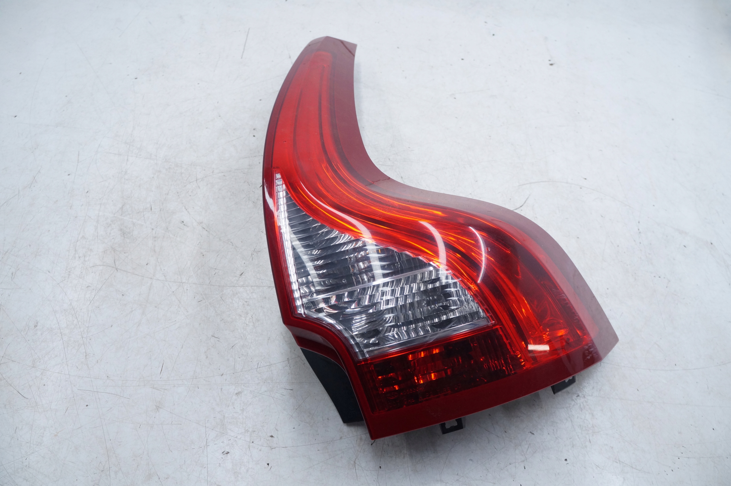 LAMPA TYŁ PRAWA TYLNA REFLEKTOR VOLVO XC 60