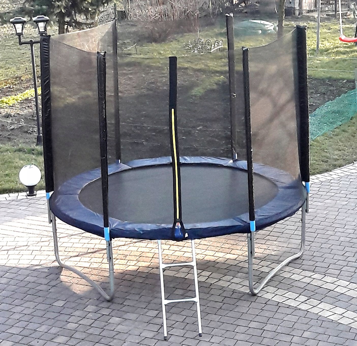 Drabinka do trampoliny, wysoka 86 cm, 2 szczeble, wys. trampoliny do 82 cm. Kod producenta Drabinka do trampoliny