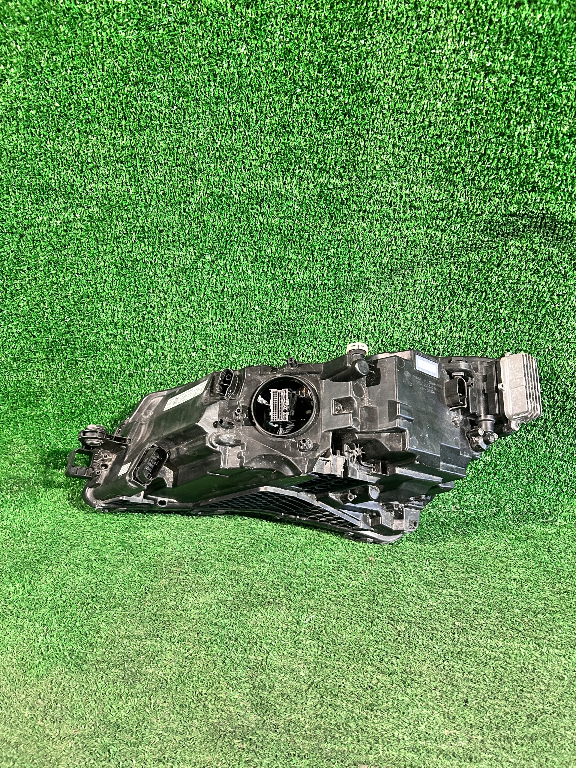 REFLEKTOR right SKODA SUPERB III LIFT FULL LED NR.R