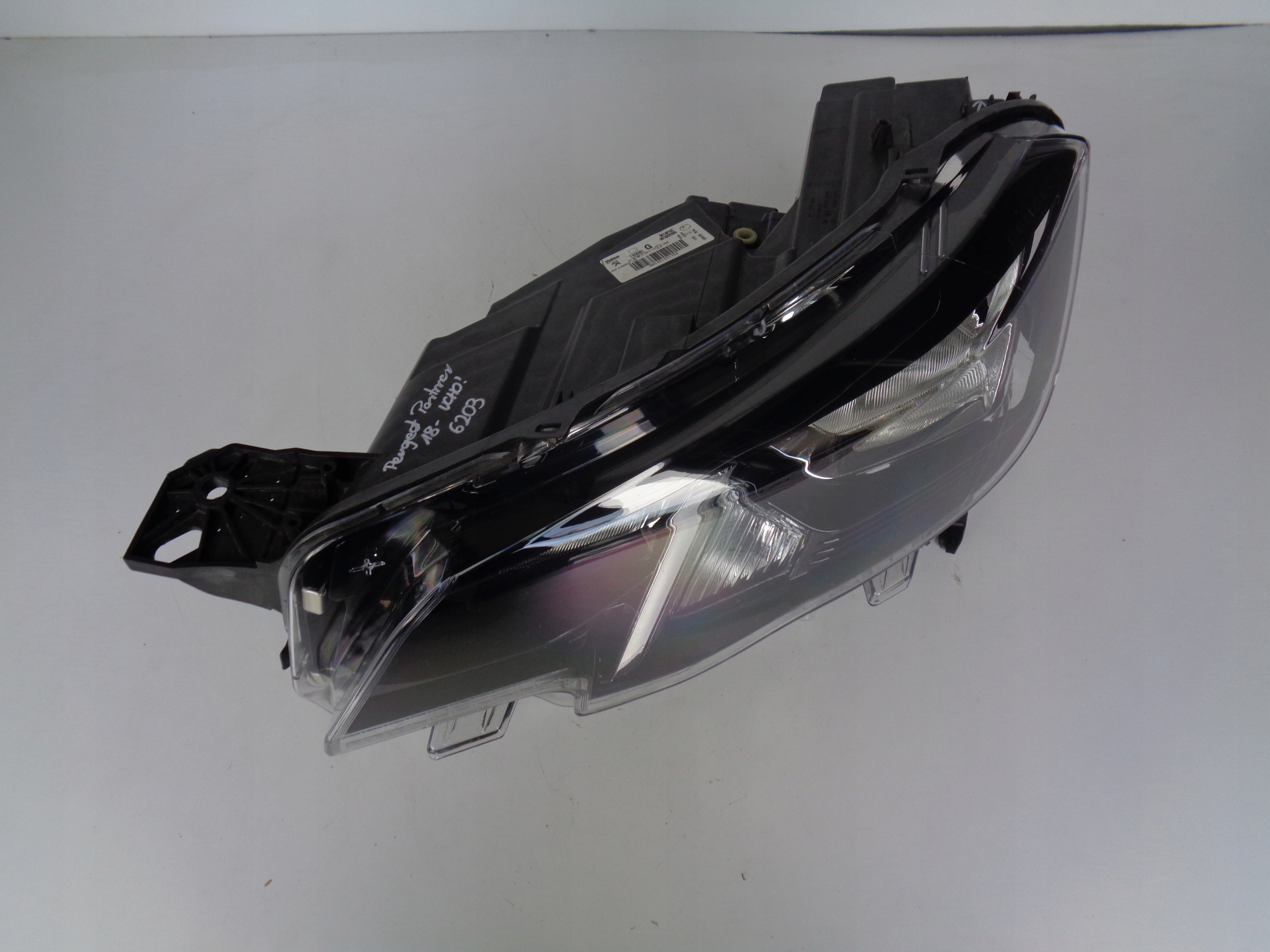 light left REFLEKTOR PEUGEOT PARTNER 18