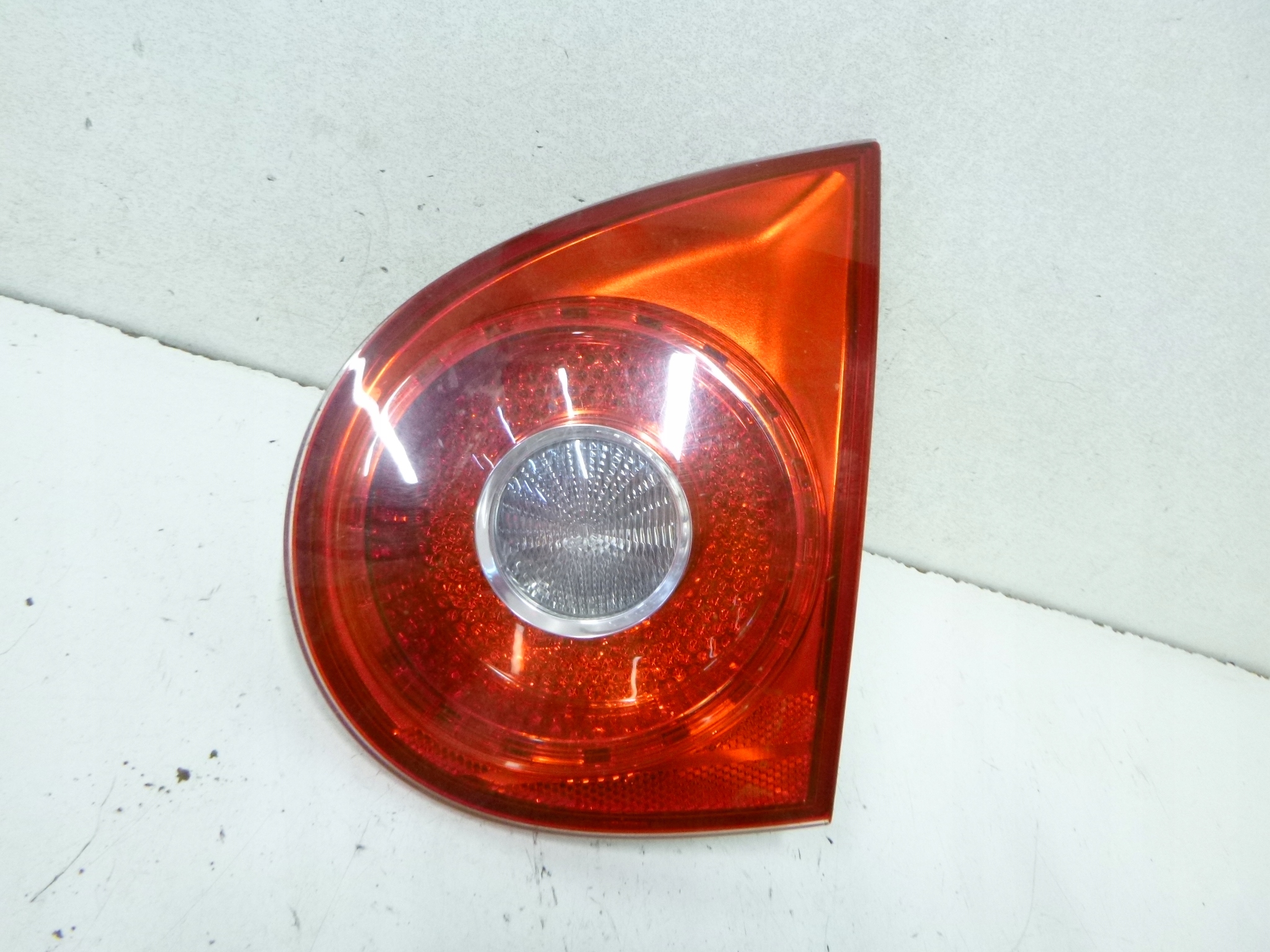light rear right z bonnet VW Golf V 3d 2008r.