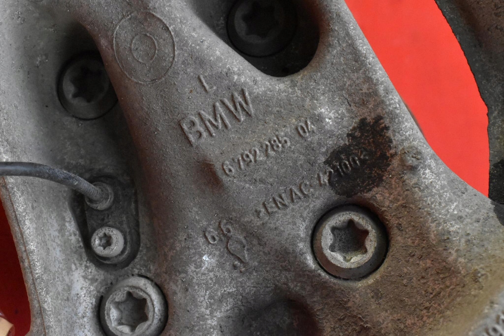 otoč čepu levá předek BMW F20 2.0 D 116 KM 11-15