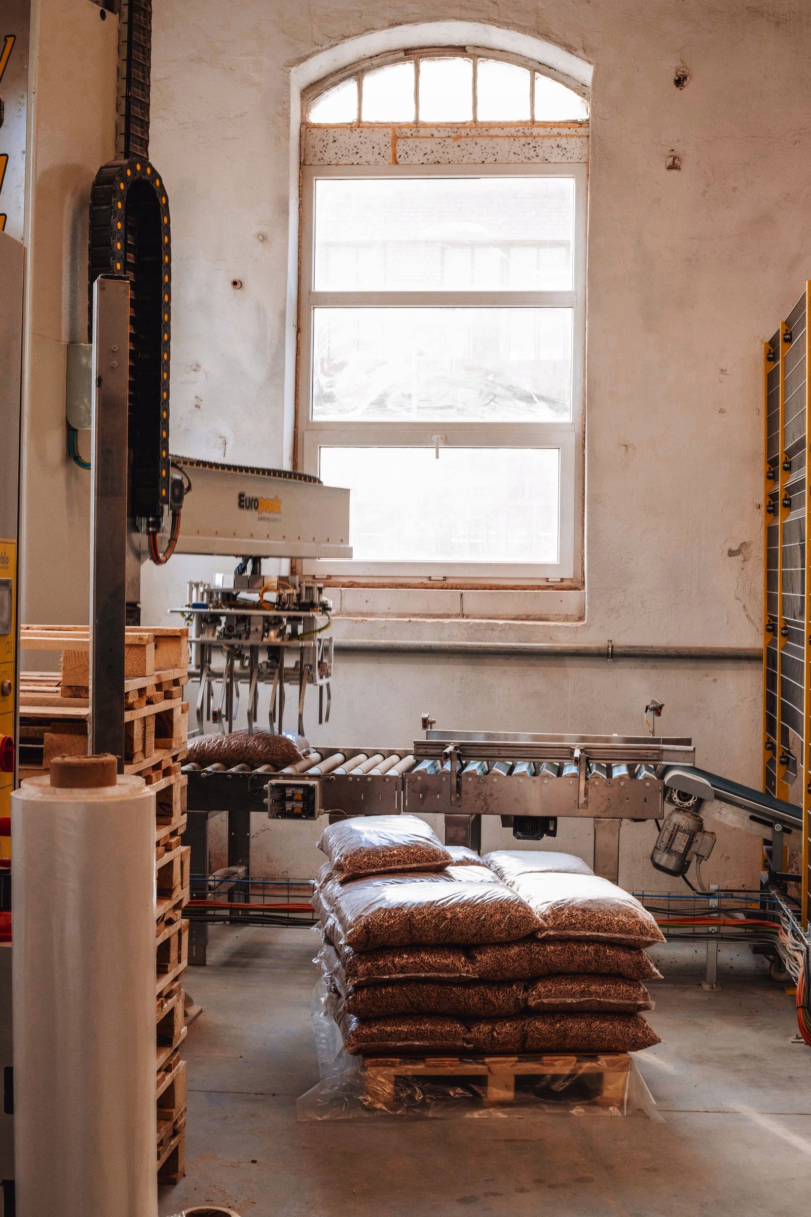 PELLET DRZEWNY 6mm A1 CERTYFIKOWANY Opał Pelet czysty buk - worek 15kg Typ produktu pelet