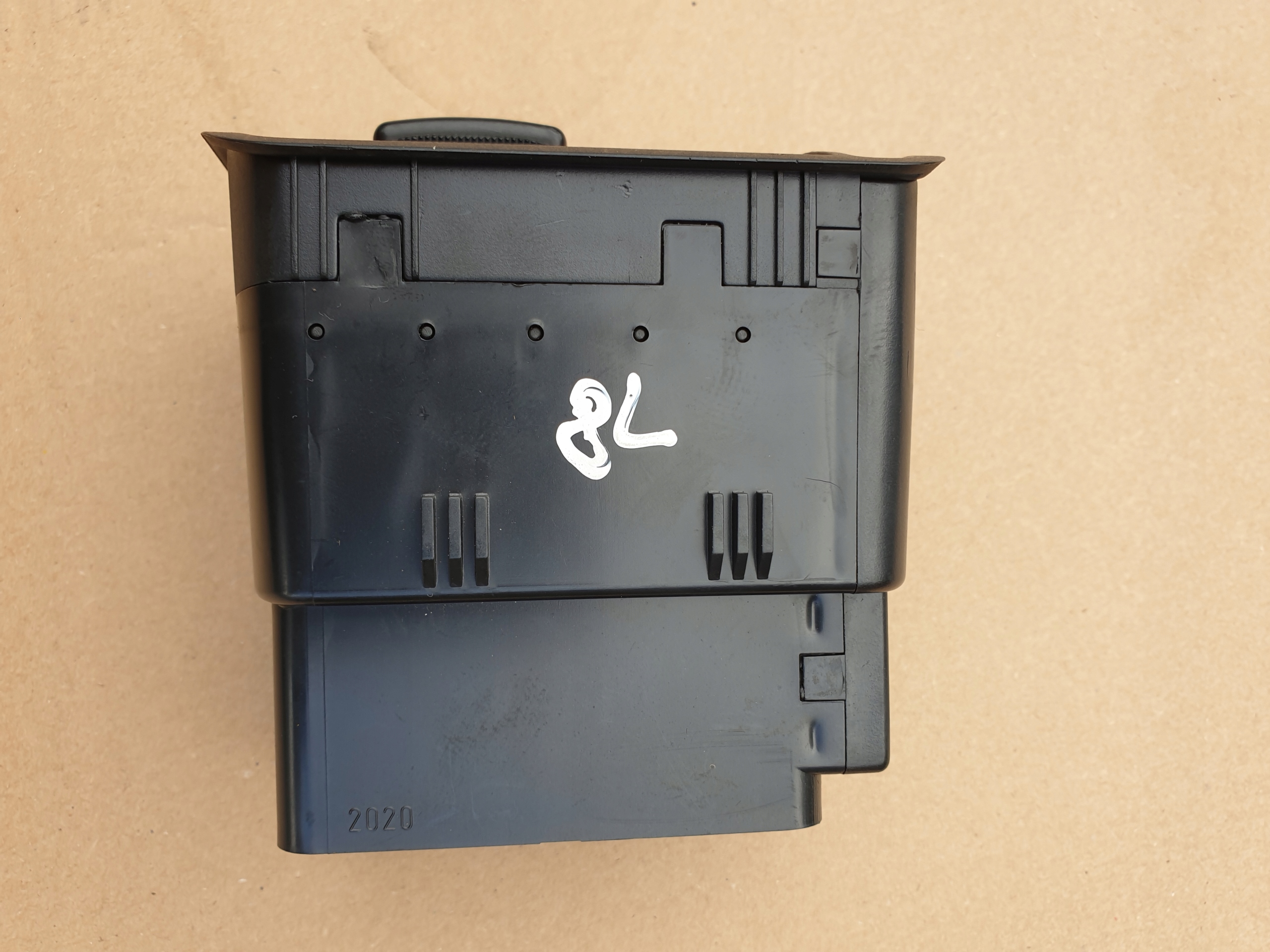 grid air conditioning devices left front Z of the dashboard AUDI A3 8L OE