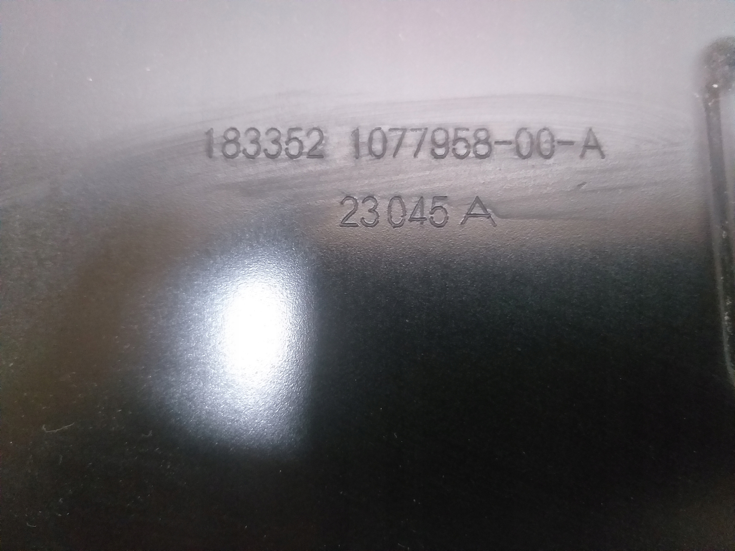 PAS TYŁ TESLA III 3 1077958-00-A Producent części Tesla