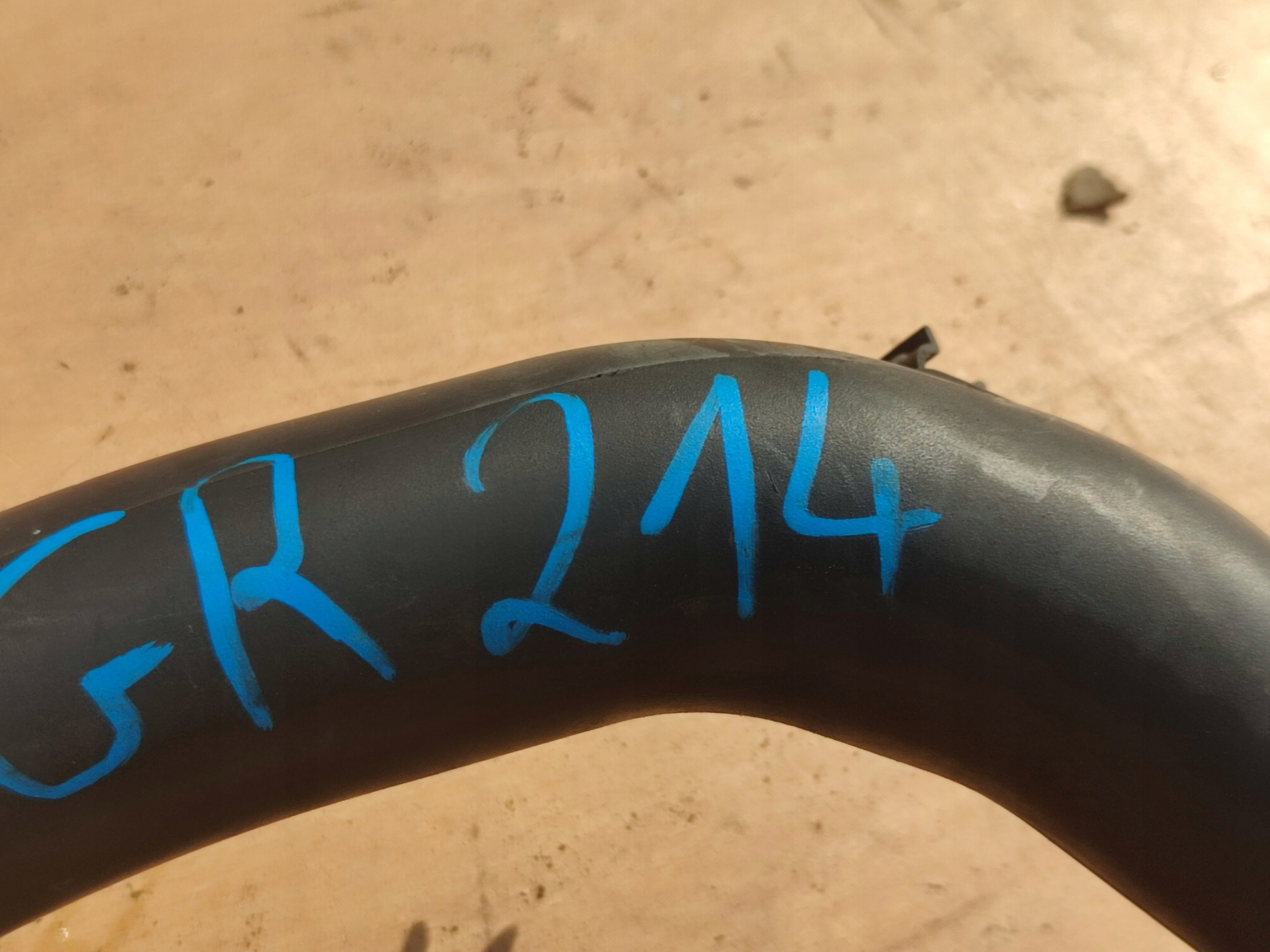 Opel Corsa E cijev prijenos interkulera 1.0 turbo 13439957