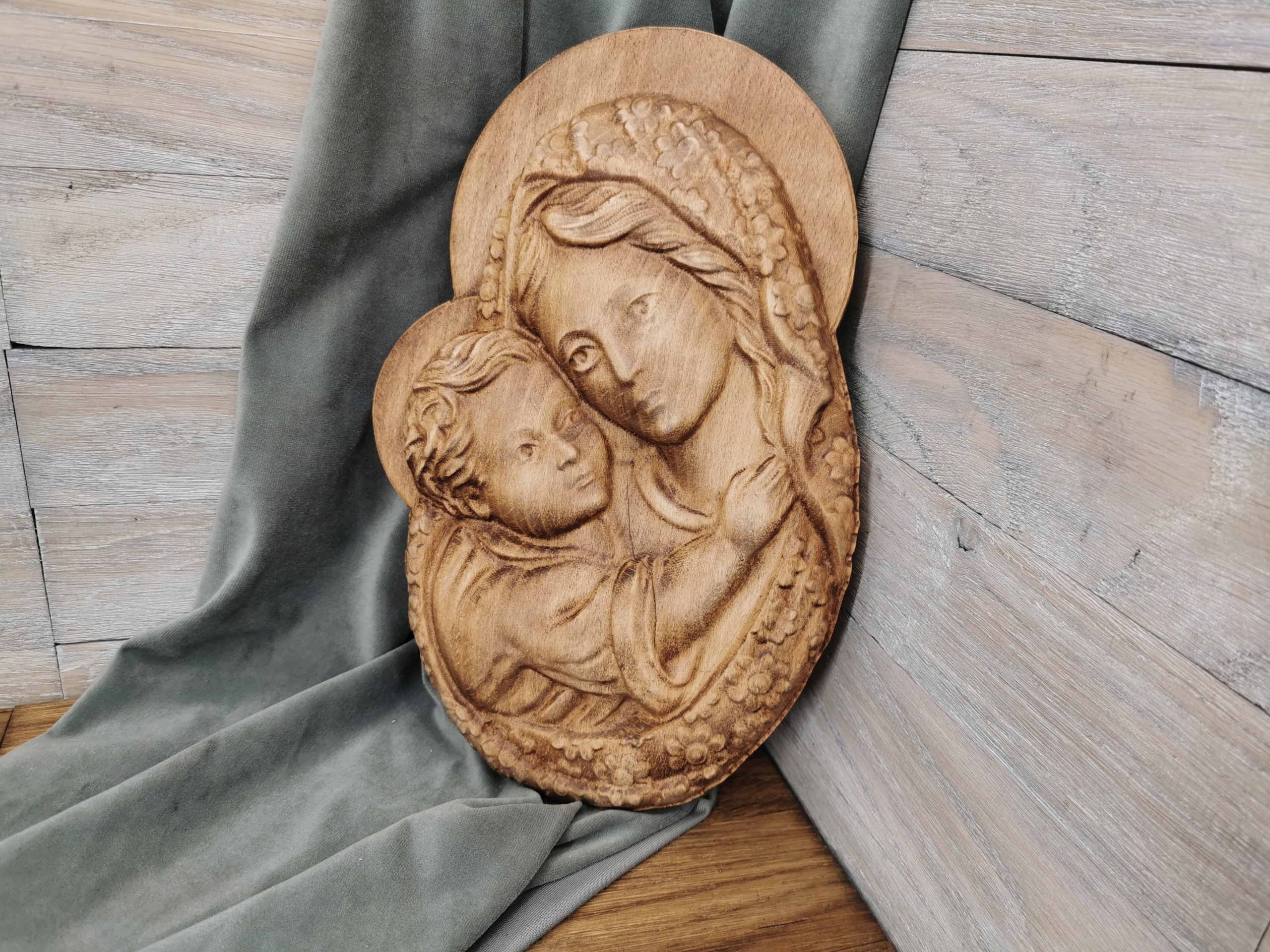 Obraz ze dřeva suvenýr dárek svaté přijímání křest Madona s Ježíškem 45 cm