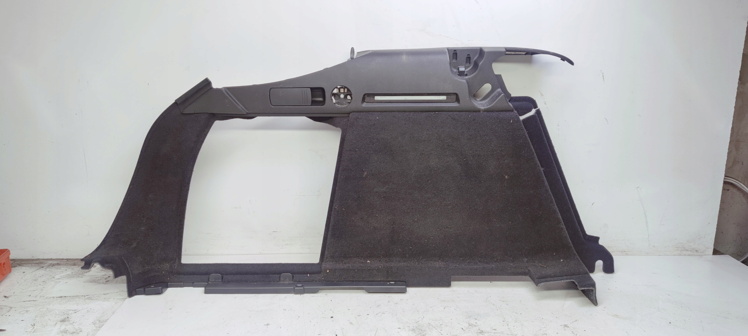 Бекон багажника левый AUDI A4 B9 AVANT 8W9863879N