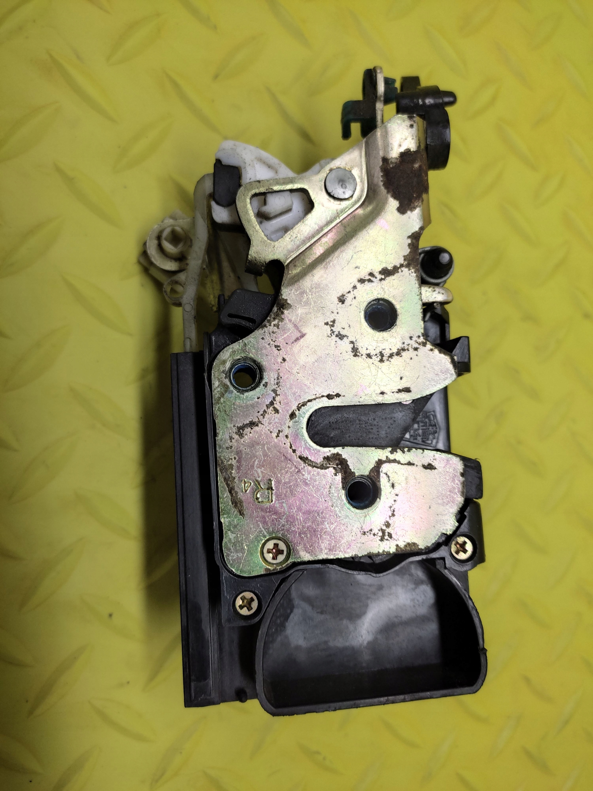 SUZUKI FORENZA lock door right rear part