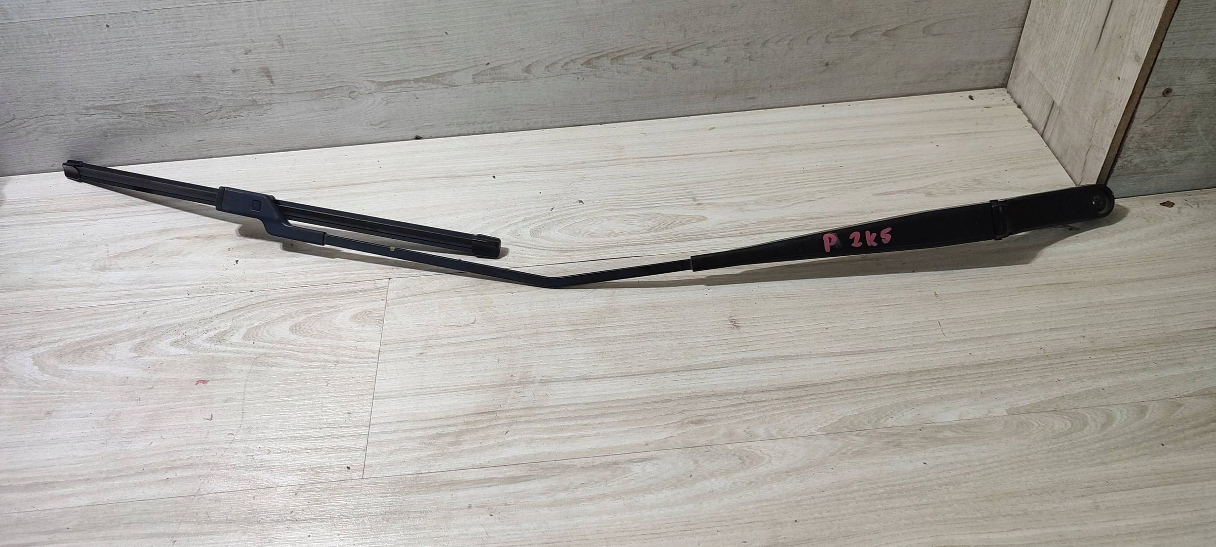wiper arm windows right side Volkswagen Caddy 2K1955410B