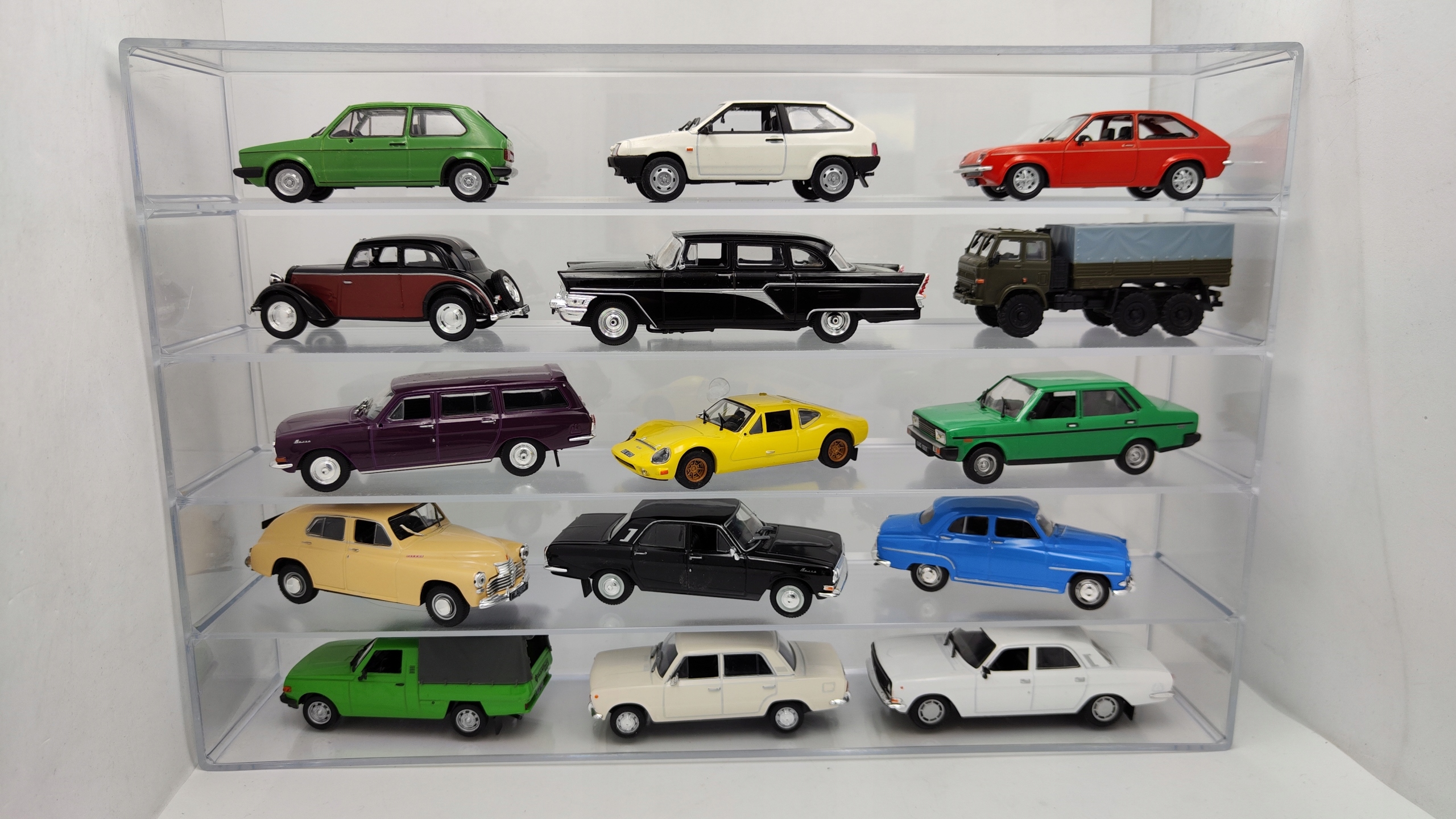 Vitrína z plexiskla několikaúrovňová průhledná #1